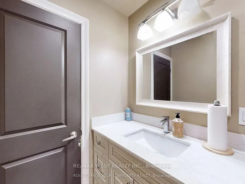 Photo 26 of 55 Davis Road, Aurora, Aurora Highlands — HOMEH