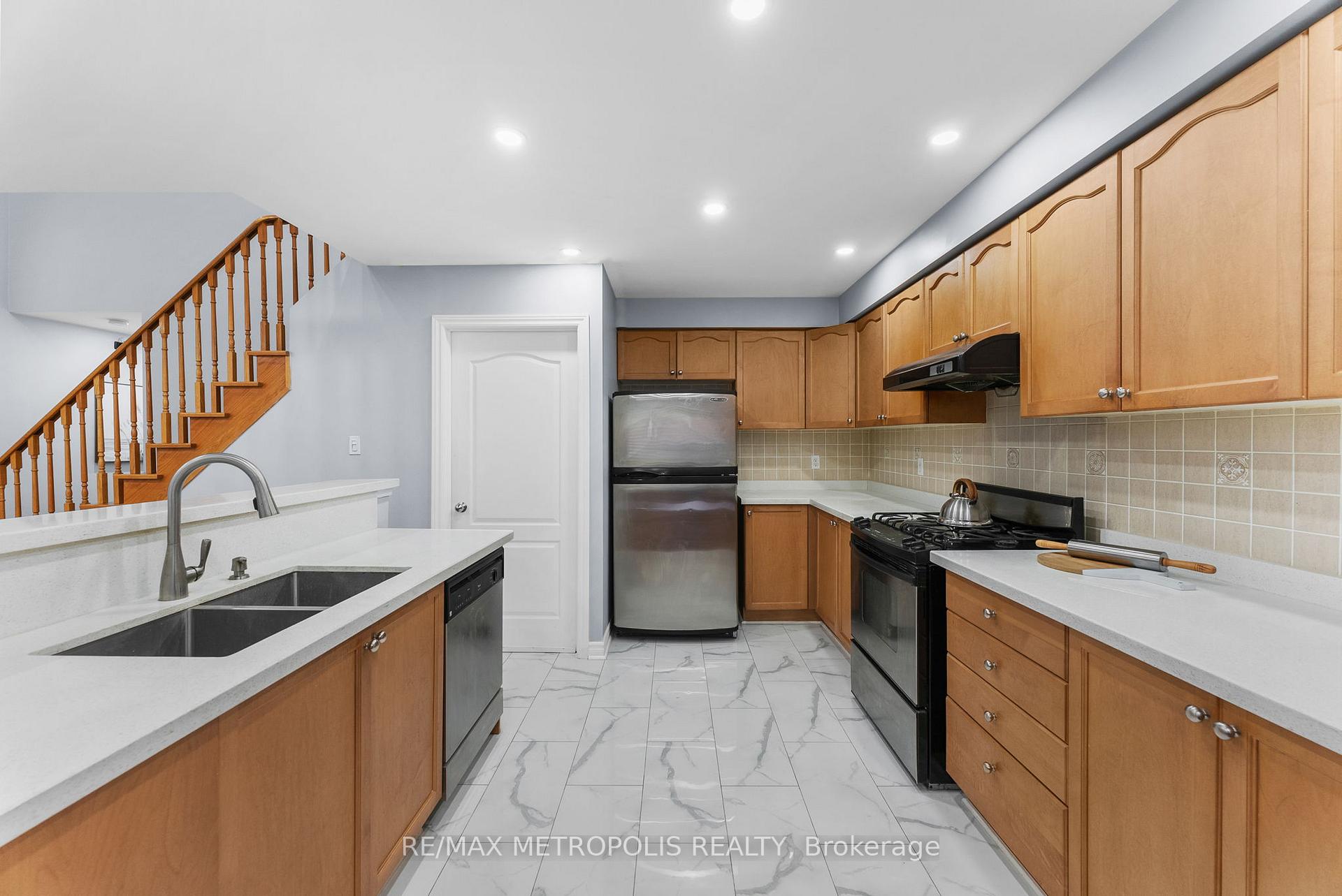 Photo 35 of Unit Upper, 4 Grosbeak Crescent, Scarborough, Rouge — HOMEH