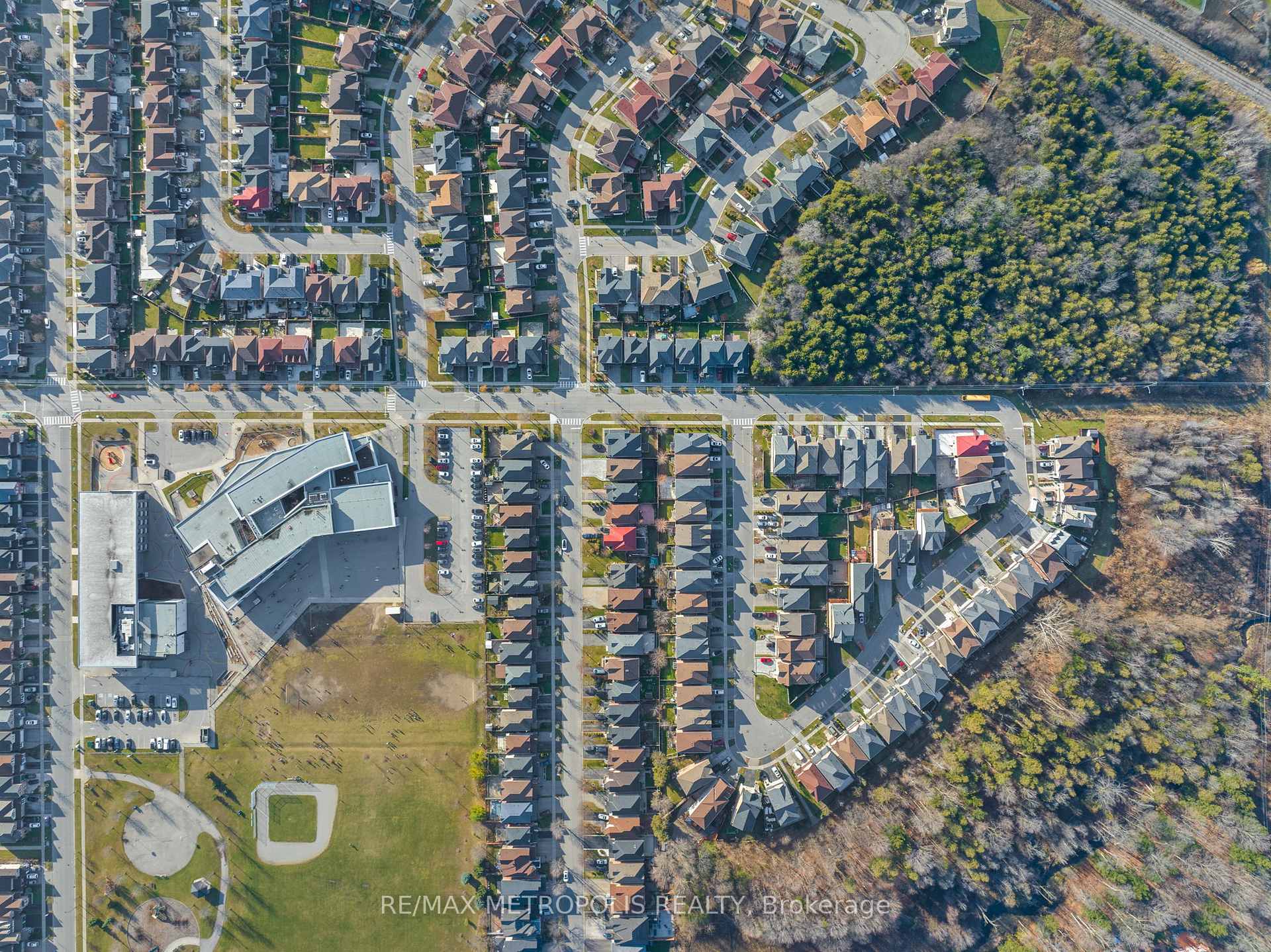 Photo 59 of Unit Upper, 4 Grosbeak Crescent, Scarborough, Rouge — HOMEH