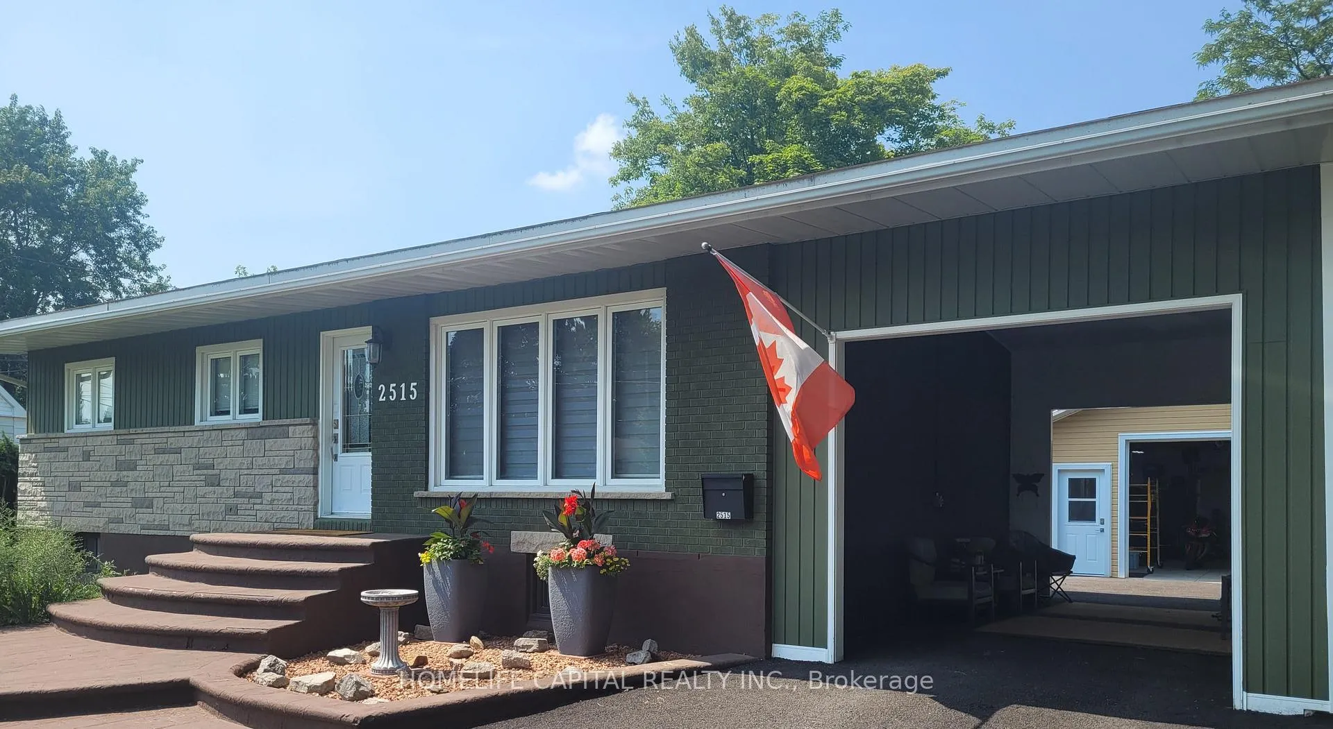 Front of 2515 Gravelle Crescent