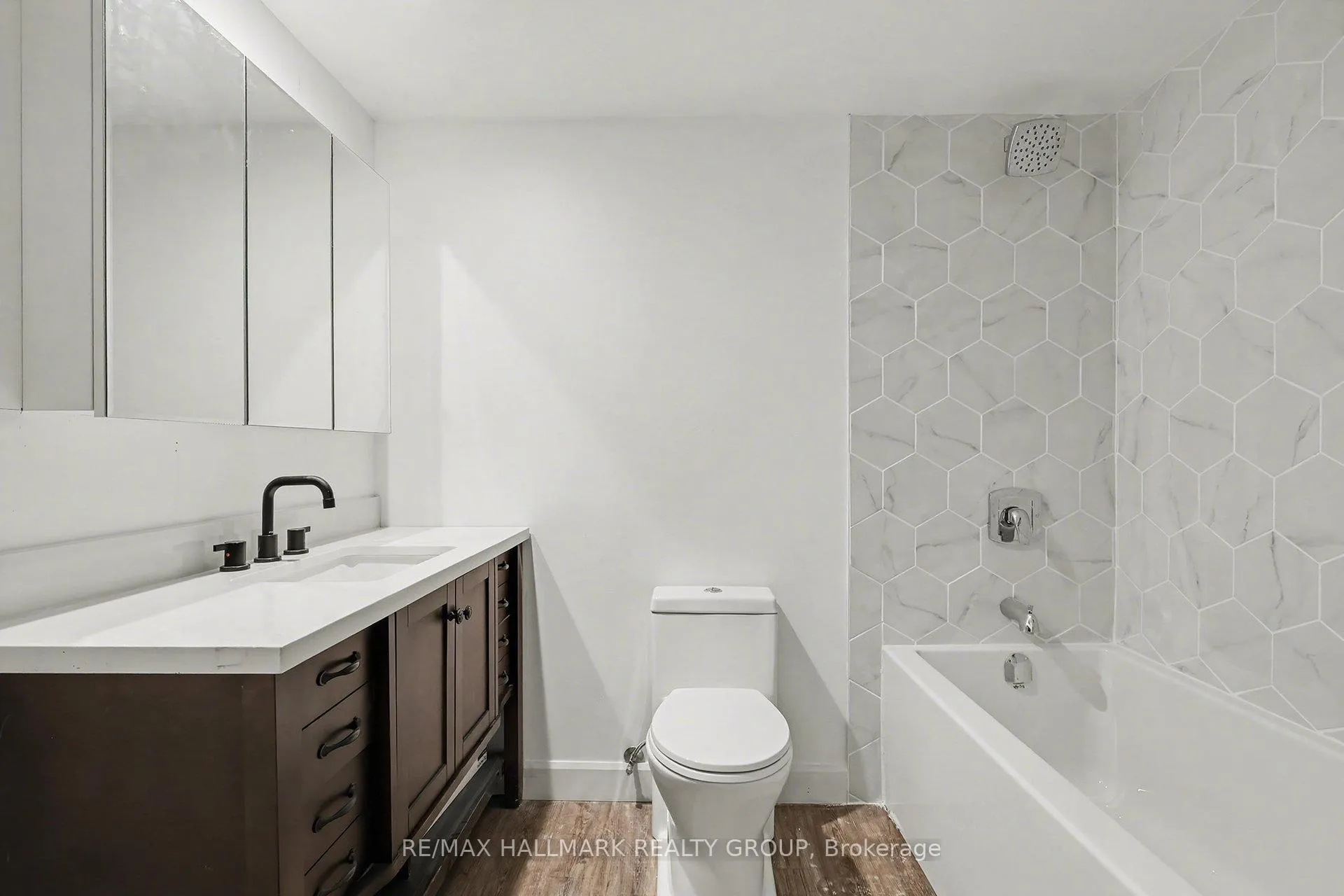 Photo 10 of Unit B, 1319 N Avenue, Ottawa, Eastway Gardens/Industrial Park — HOMEH