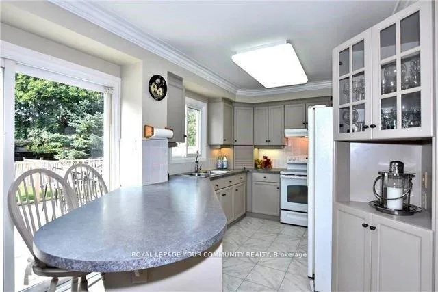 Photo 3 of 51 Falan Heights Crescent, Aurora, Aurora Heights — HOMEH