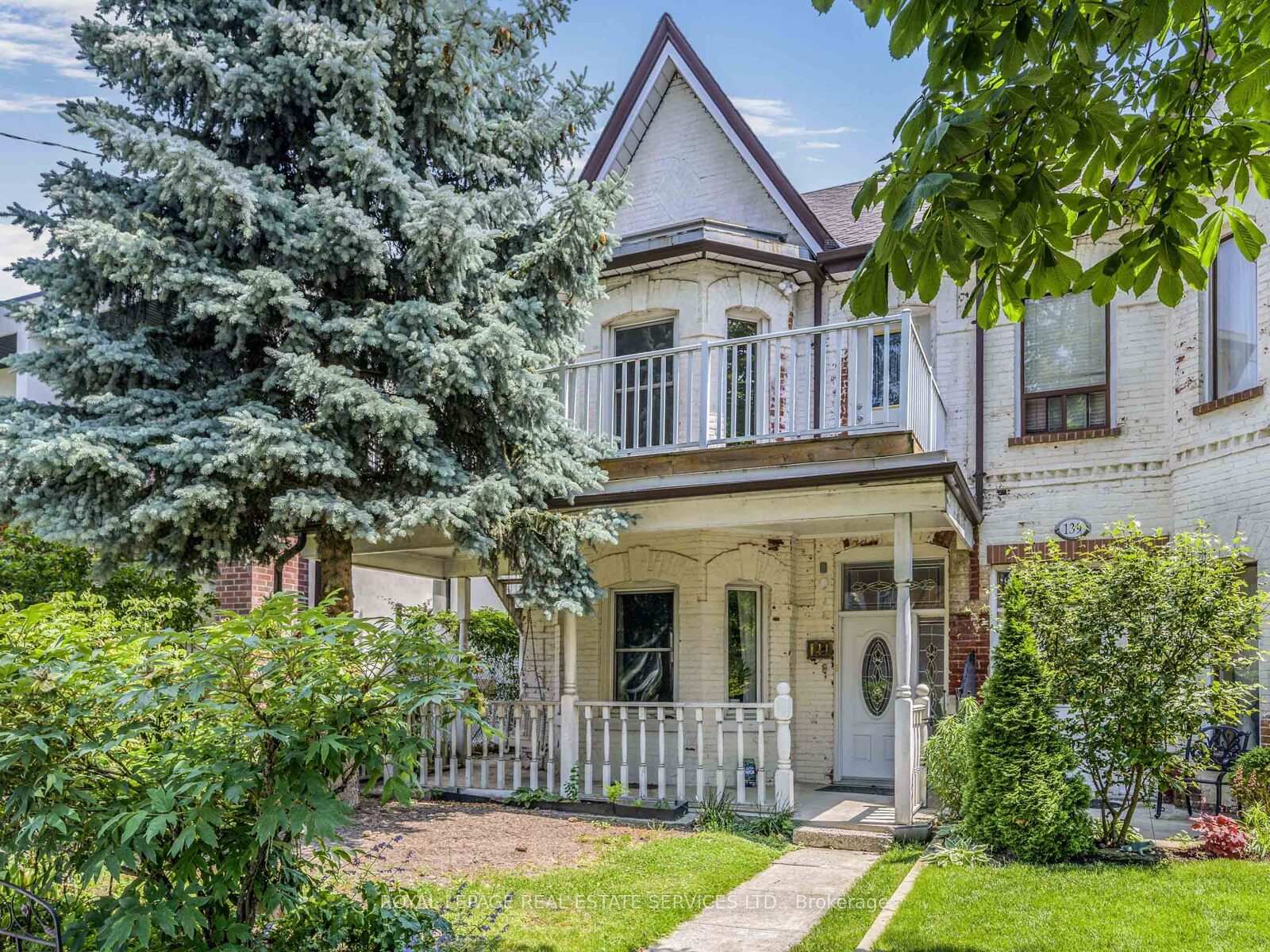 Front of Unit Upper, 141 Dovercourt Road