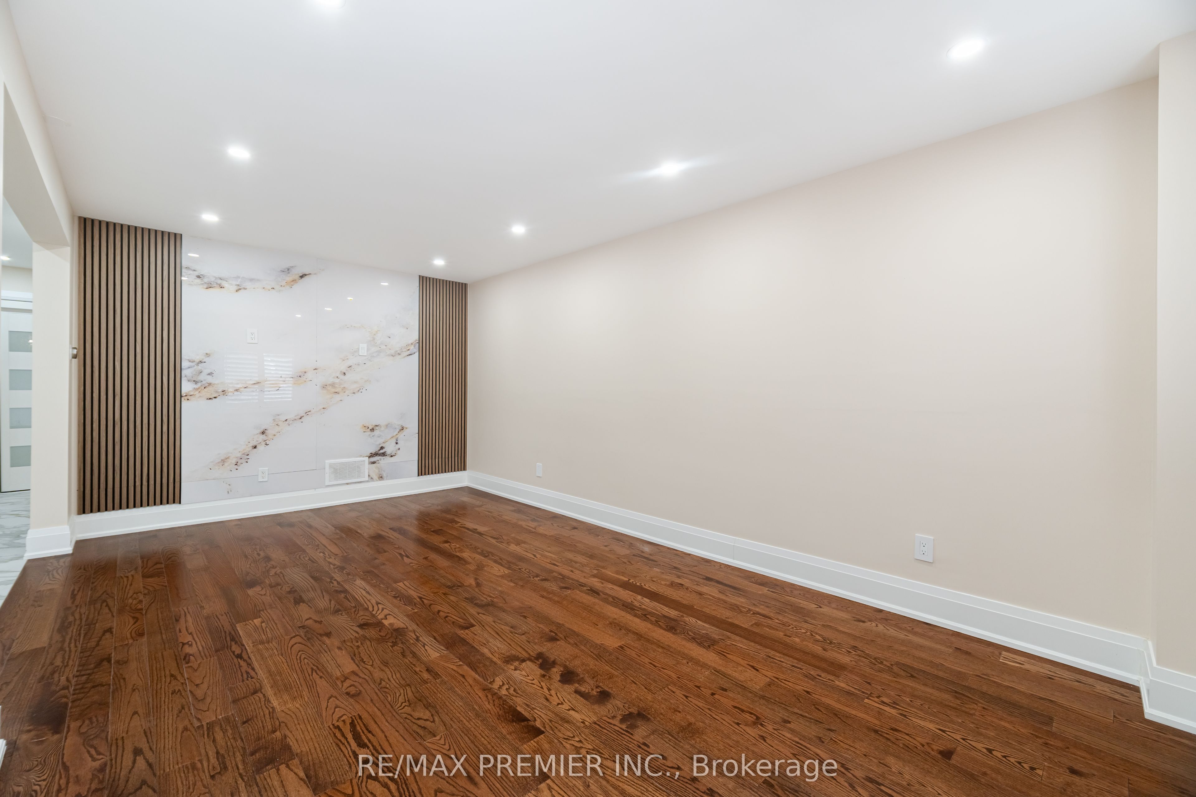 Photo 54 of 495 Fairview Road W, Mississauga, Fairview — HOMEH