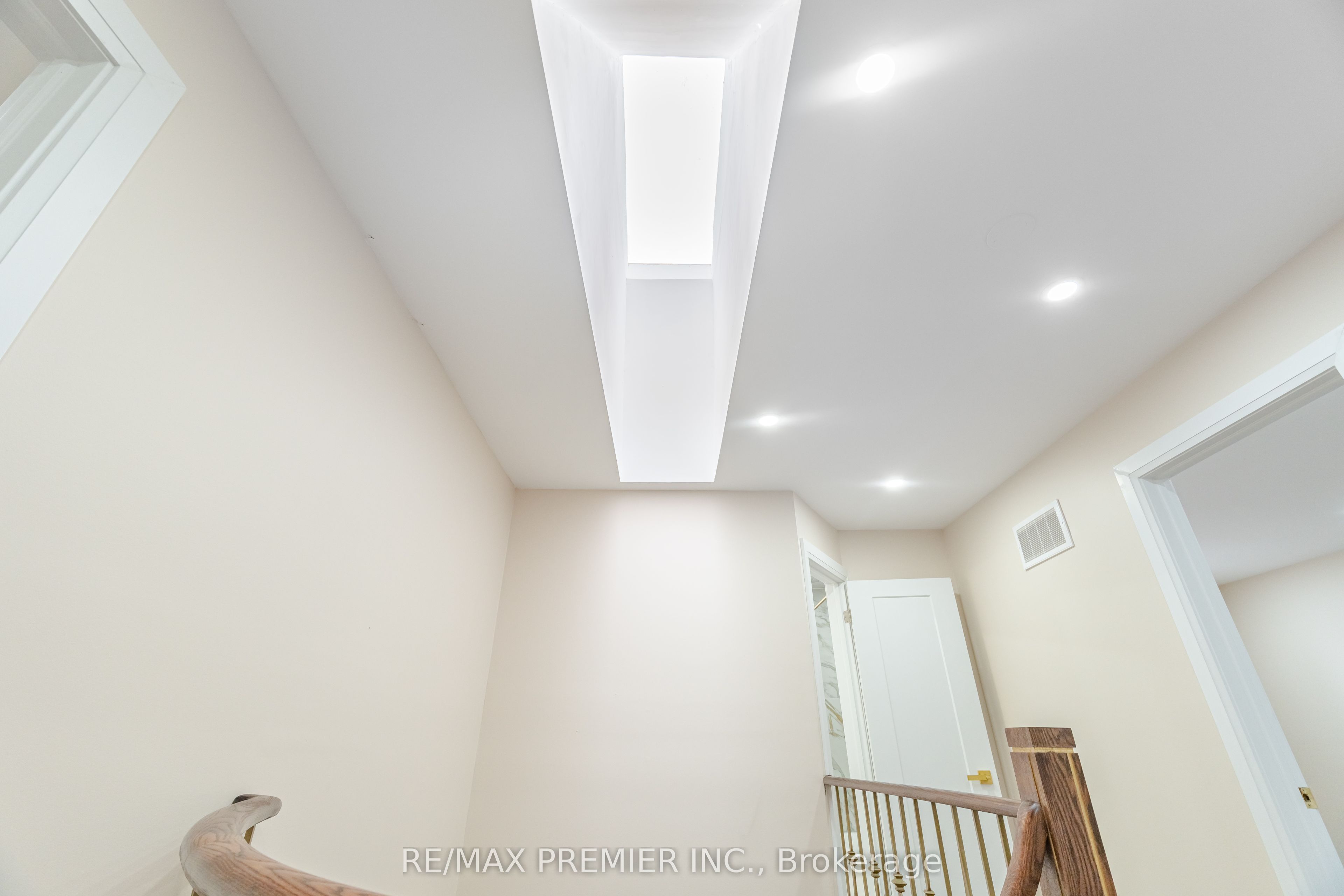 Photo 62 of 495 Fairview Road W, Mississauga, Fairview — HOMEH