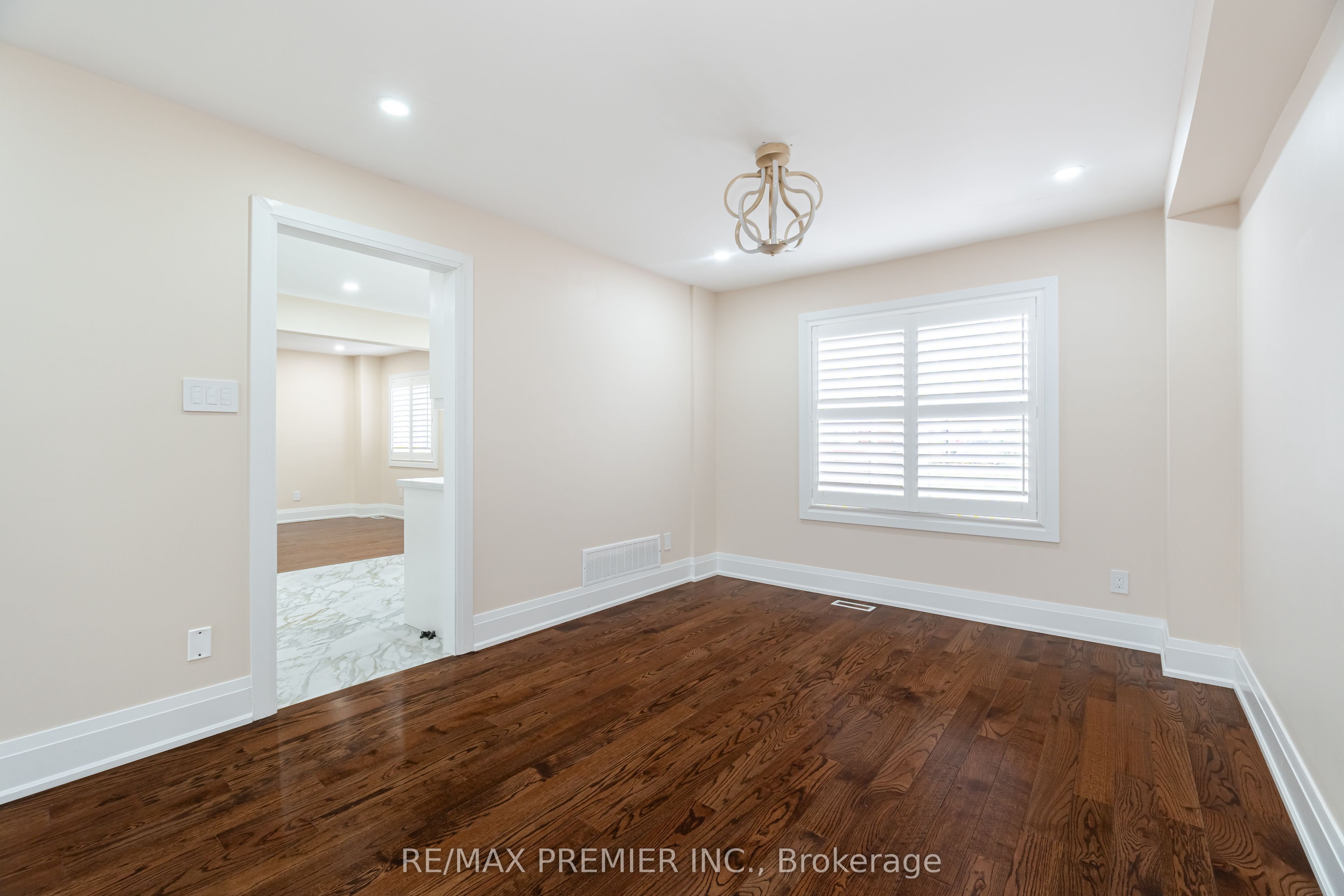 Photo 56 of 495 Fairview Road W, Mississauga, Fairview — HOMEH