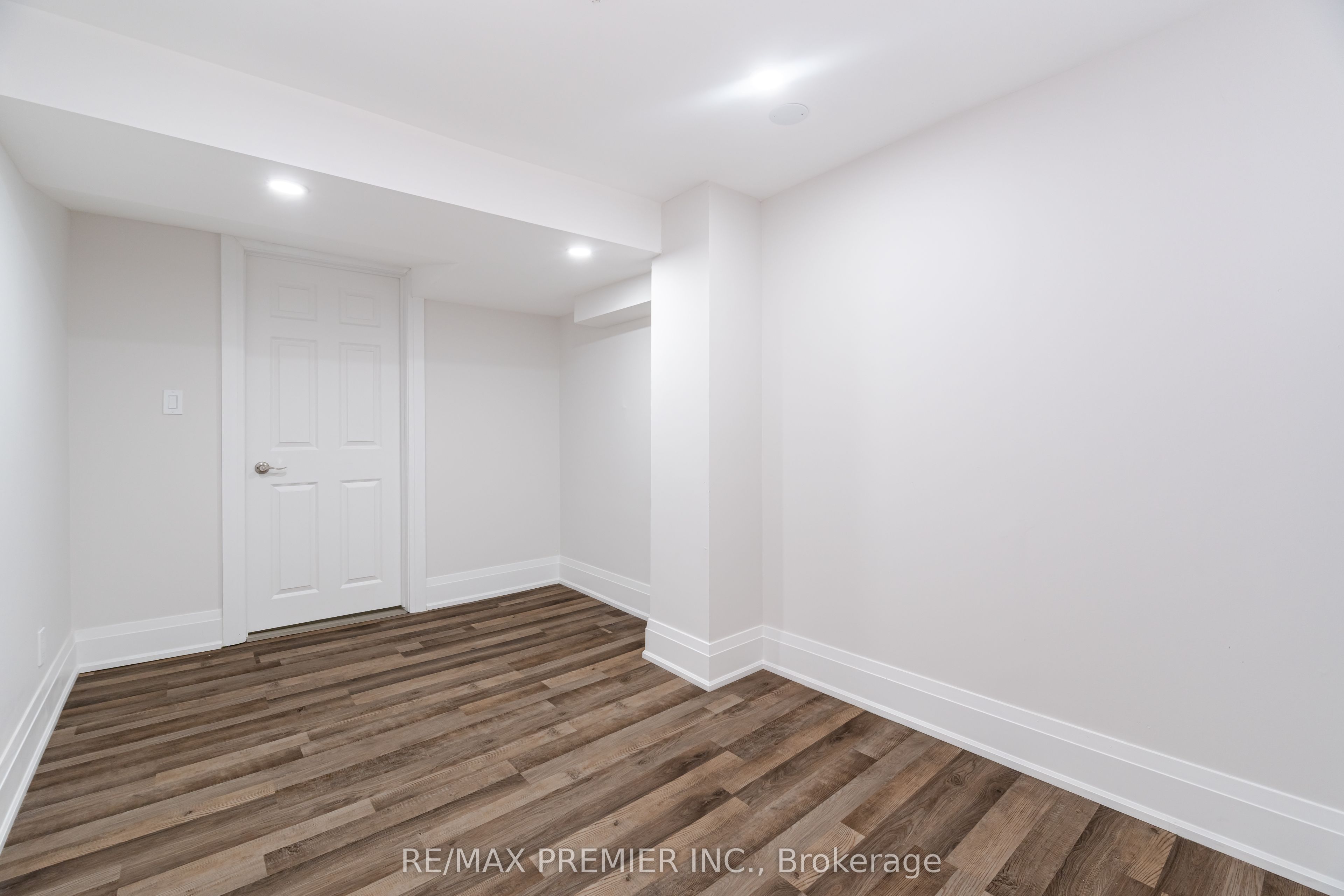 Photo 74 of 495 Fairview Road W, Mississauga, Fairview — HOMEH
