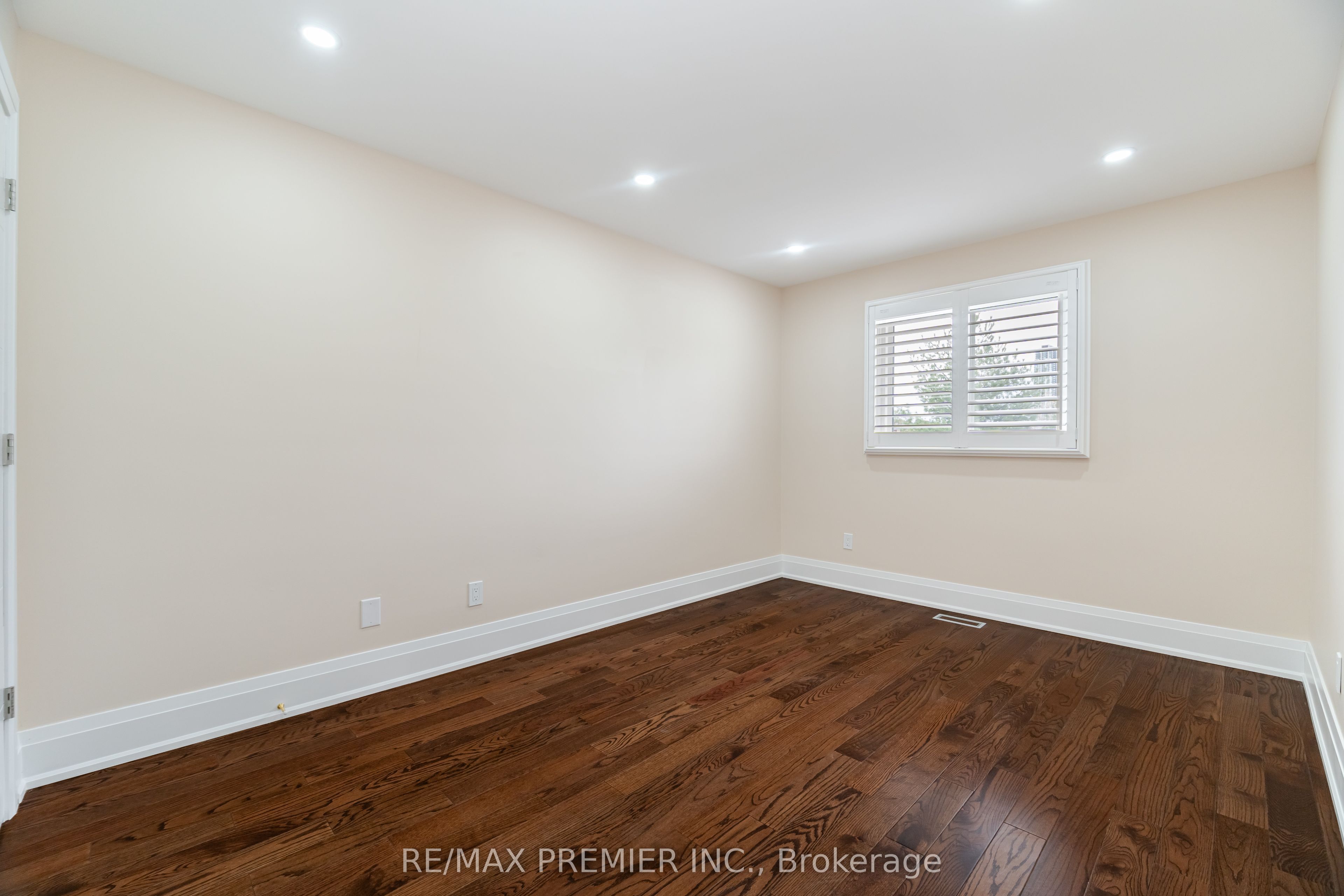 Photo 69 of 495 Fairview Road W, Mississauga, Fairview — HOMEH