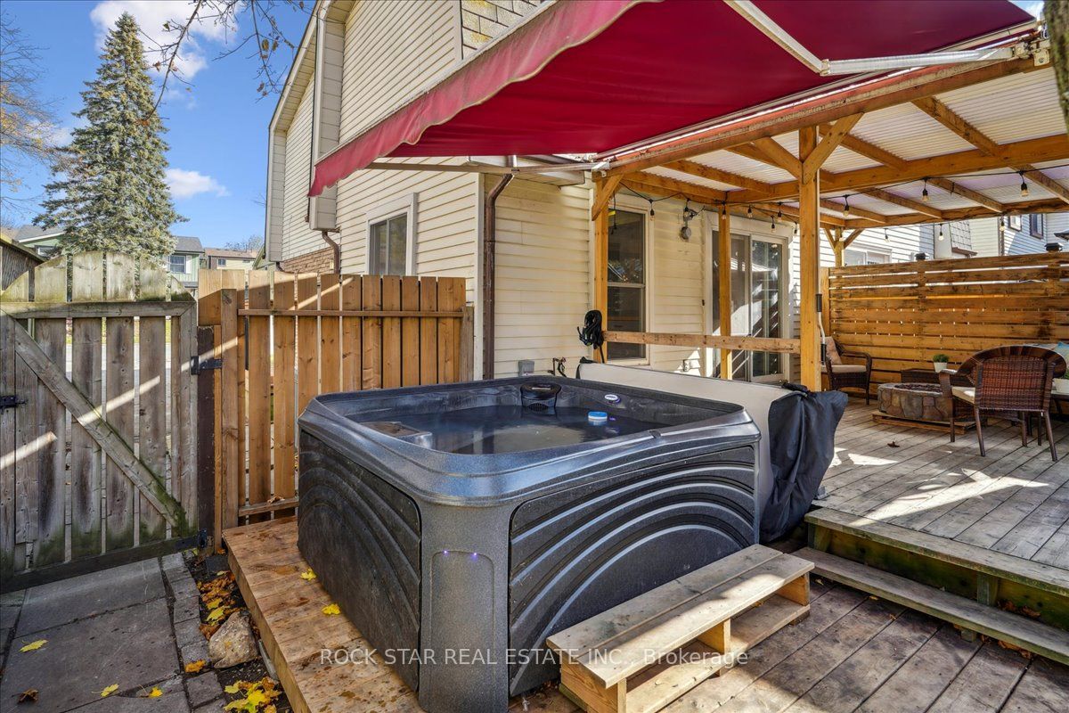 Photo 21 of 560 Camelot Drive, Oshawa, Eastdale — HOMEH