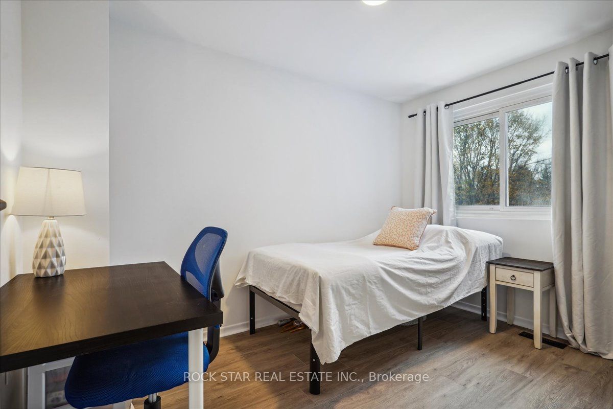 Photo 14 of 560 Camelot Drive, Oshawa, Eastdale — HOMEH