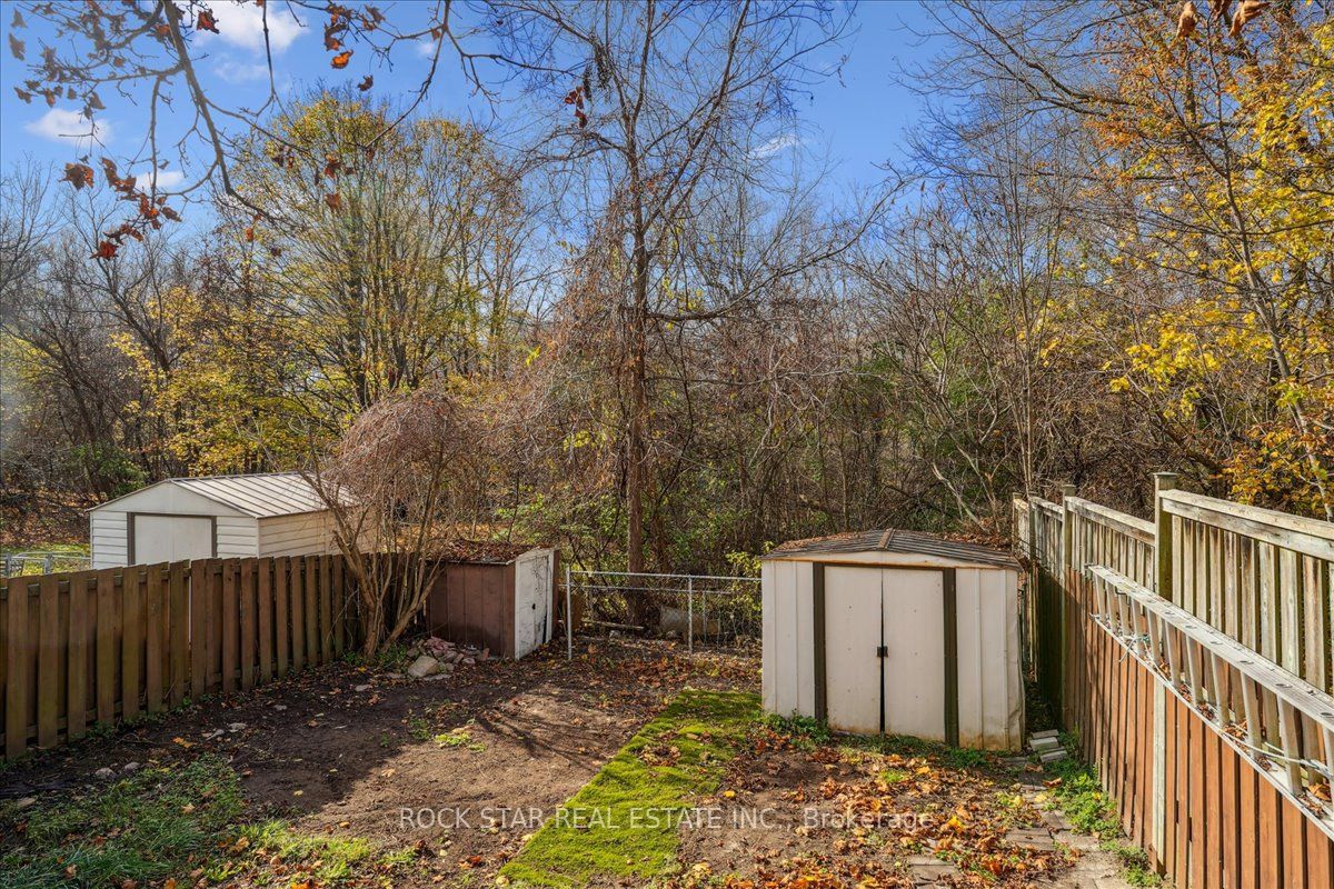 Photo 25 of 560 Camelot Drive, Oshawa, Eastdale — HOMEH