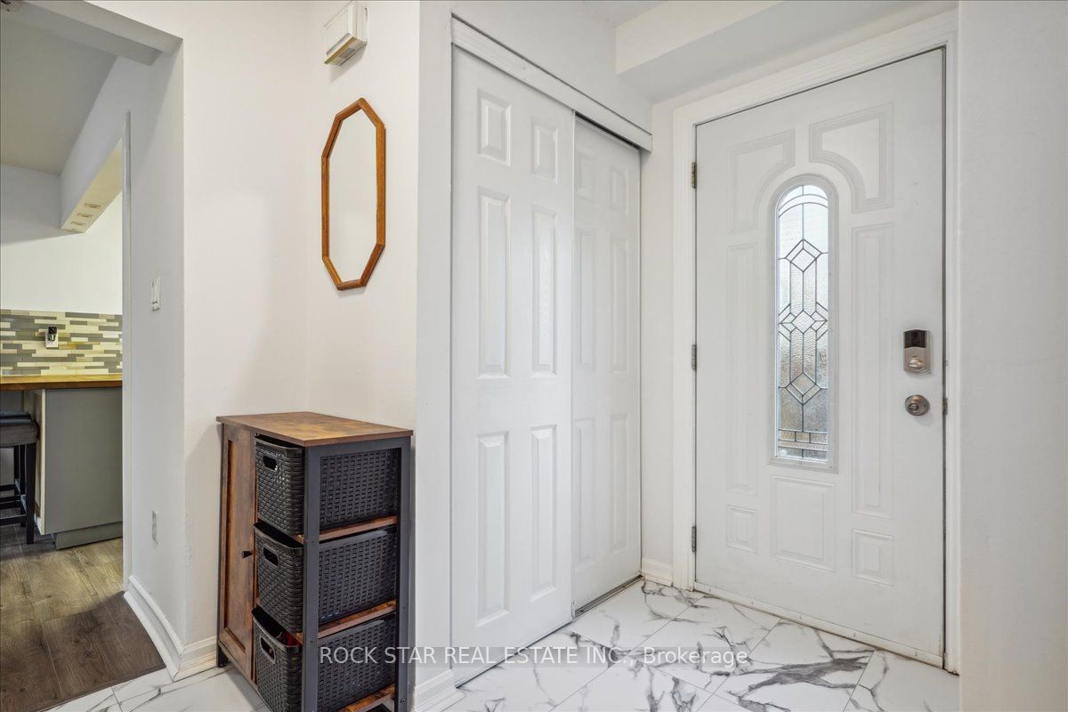 Photo 4 of 560 Camelot Drive, Oshawa, Eastdale — HOMEH