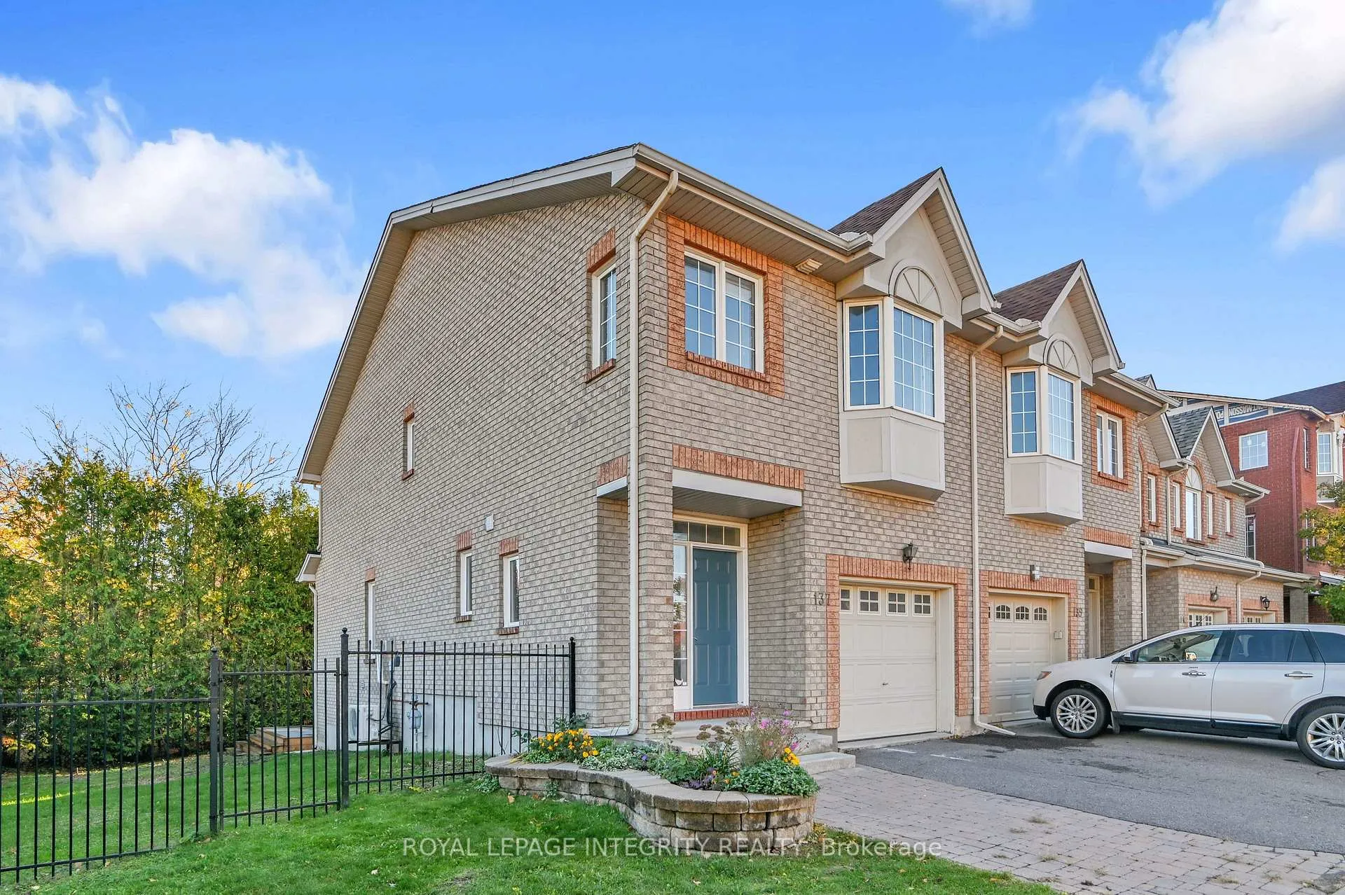 Photo 3 of 137 Tall Oak Private, Ottawa, Riverview Park — HOMEH