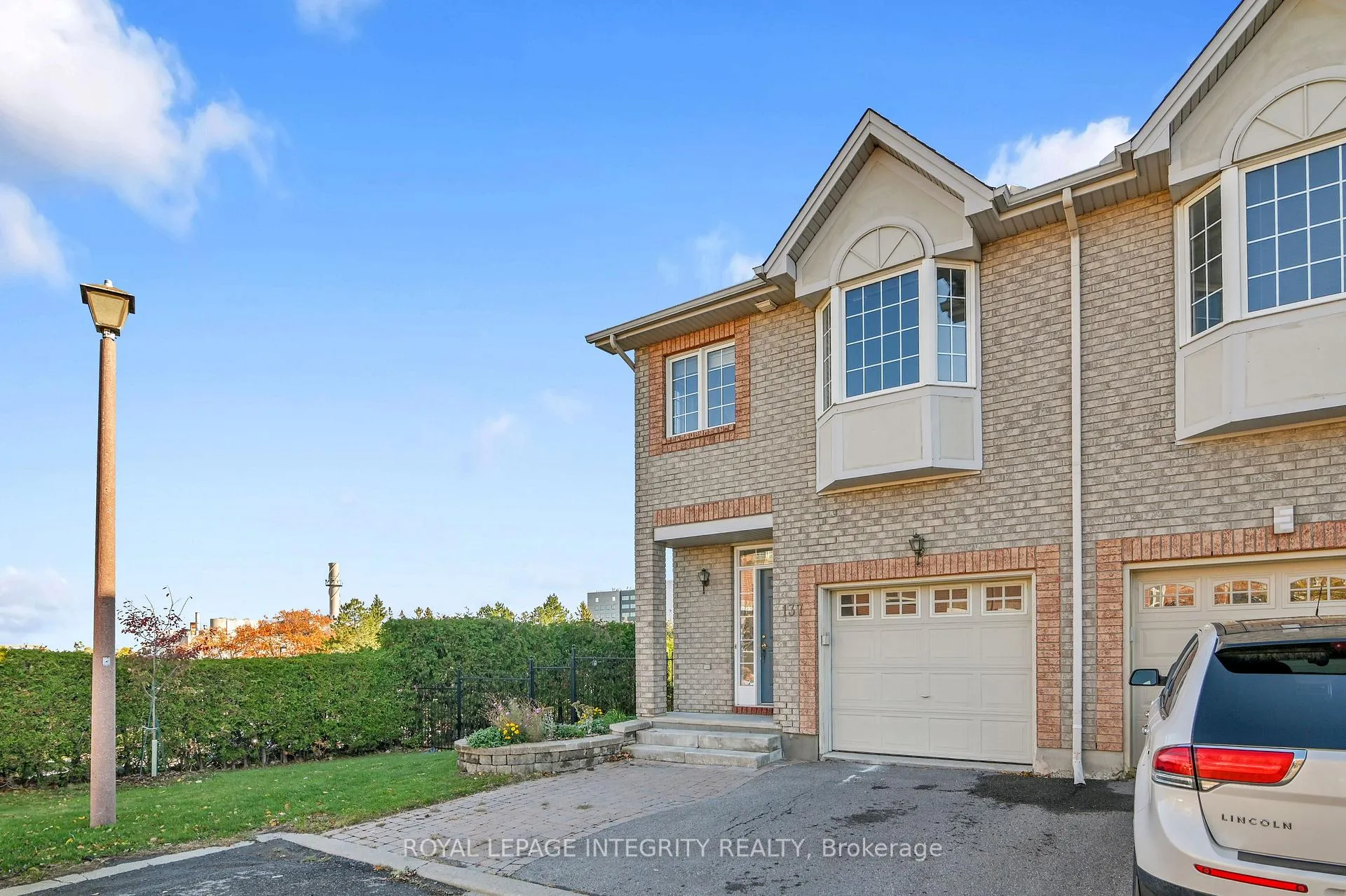 Photo 7 of 137 Tall Oak Private, Ottawa, Riverview Park — HOMEH