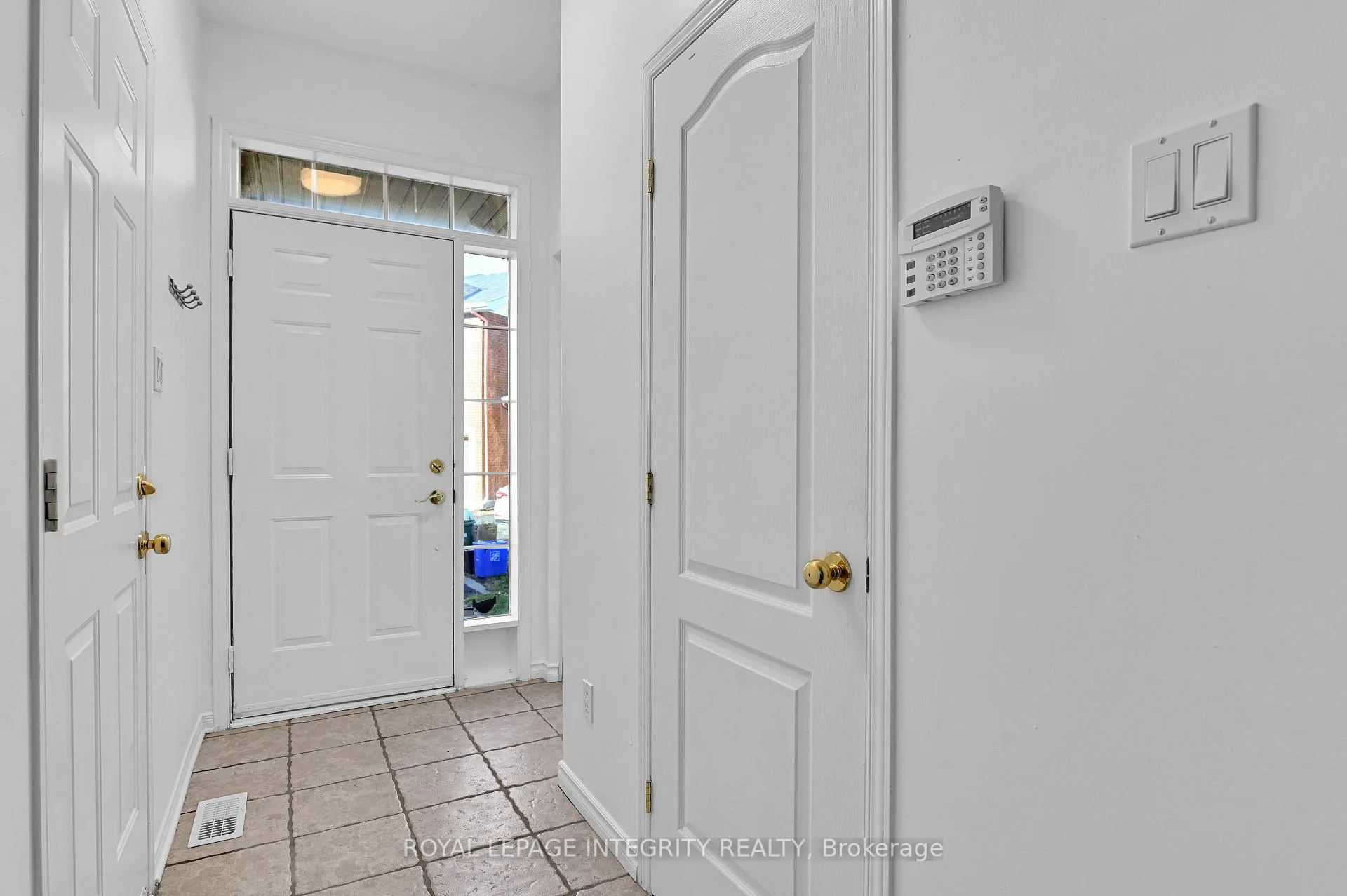 Photo 11 of 137 Tall Oak Private, Ottawa, Riverview Park — HOMEH