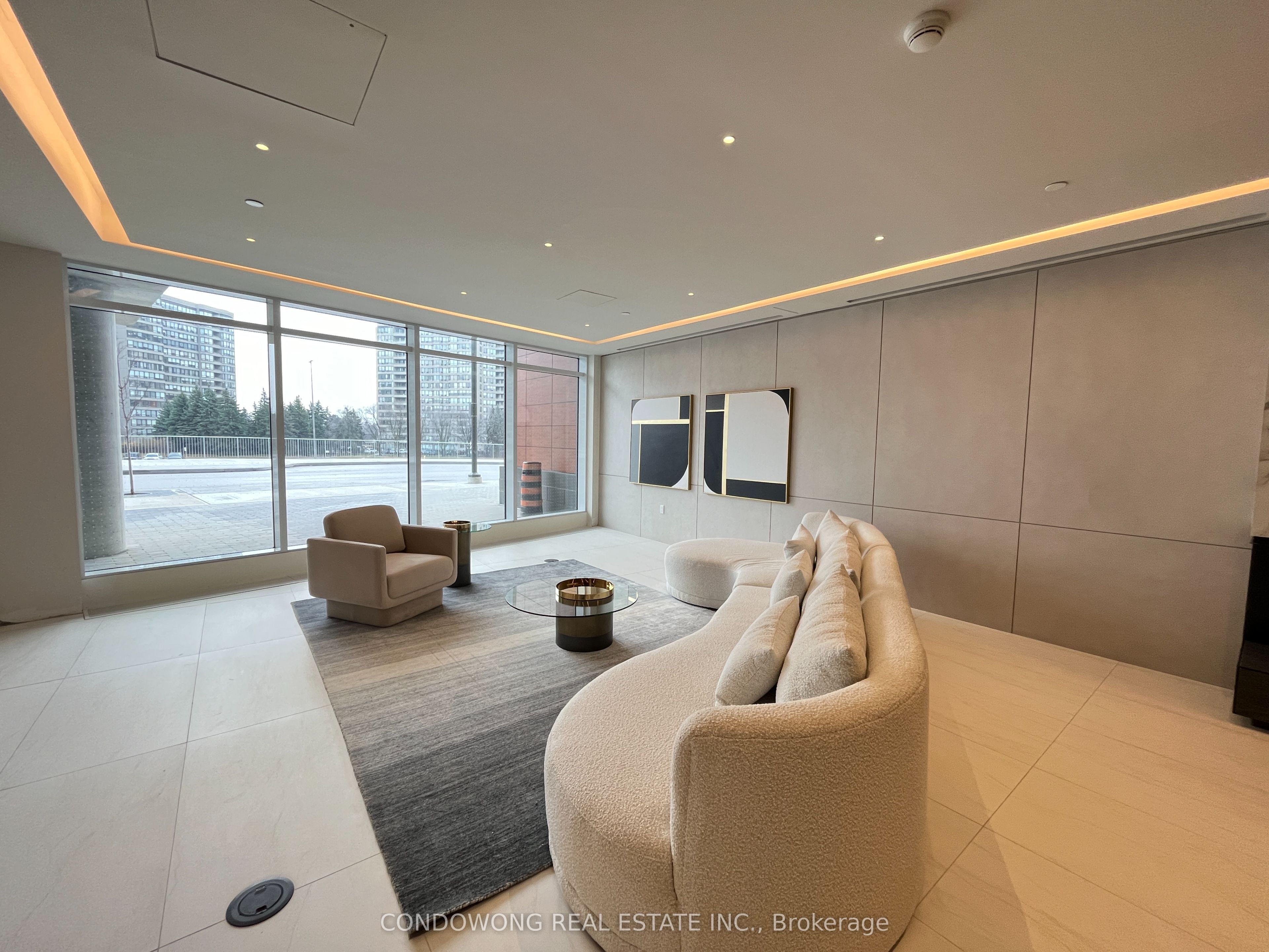 Photo 39 of 50 Upper Mall Way E, Vaughan, Brownridge — HOMEH