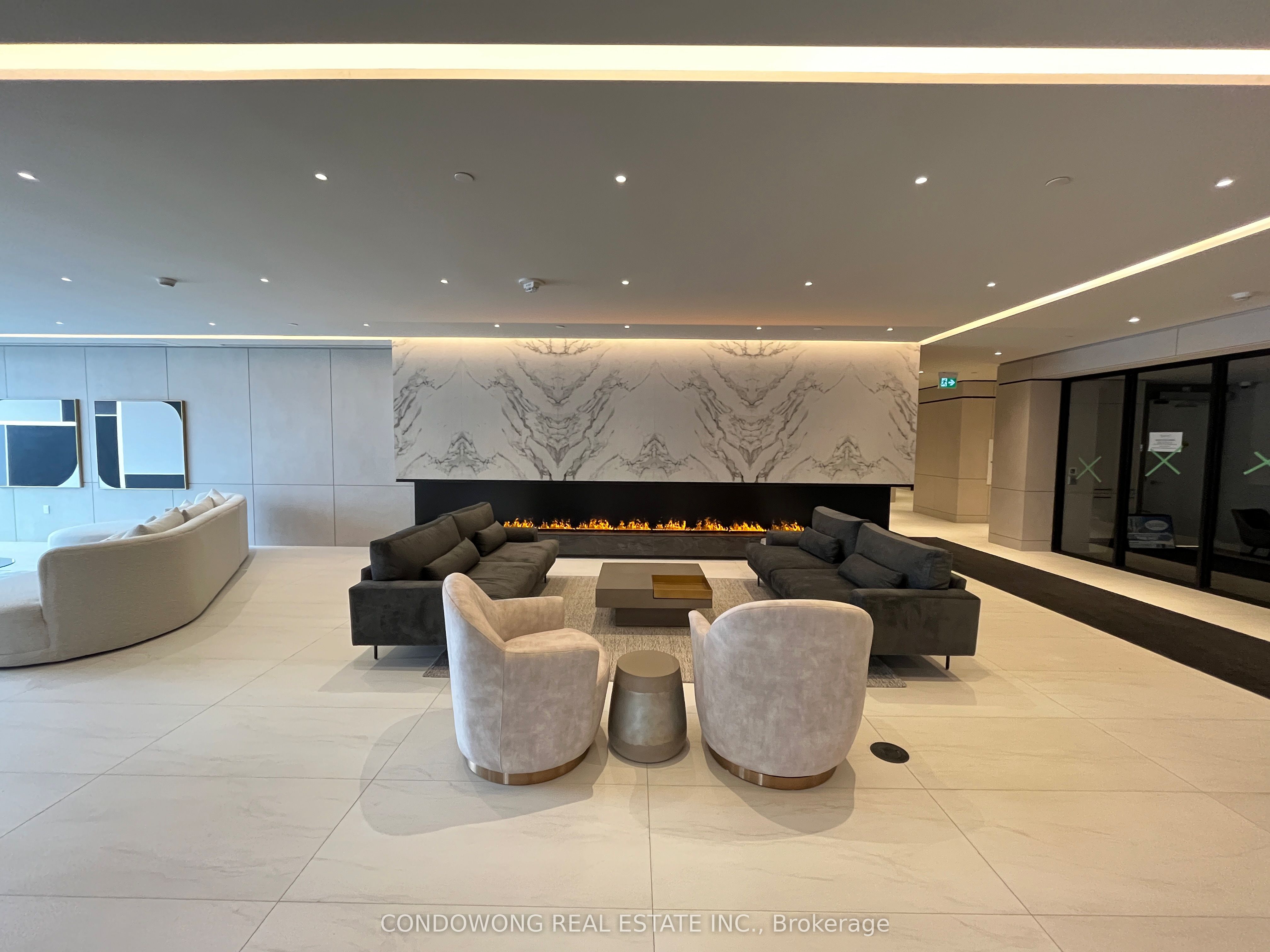 Photo 38 of 50 Upper Mall Way E, Vaughan, Brownridge — HOMEH