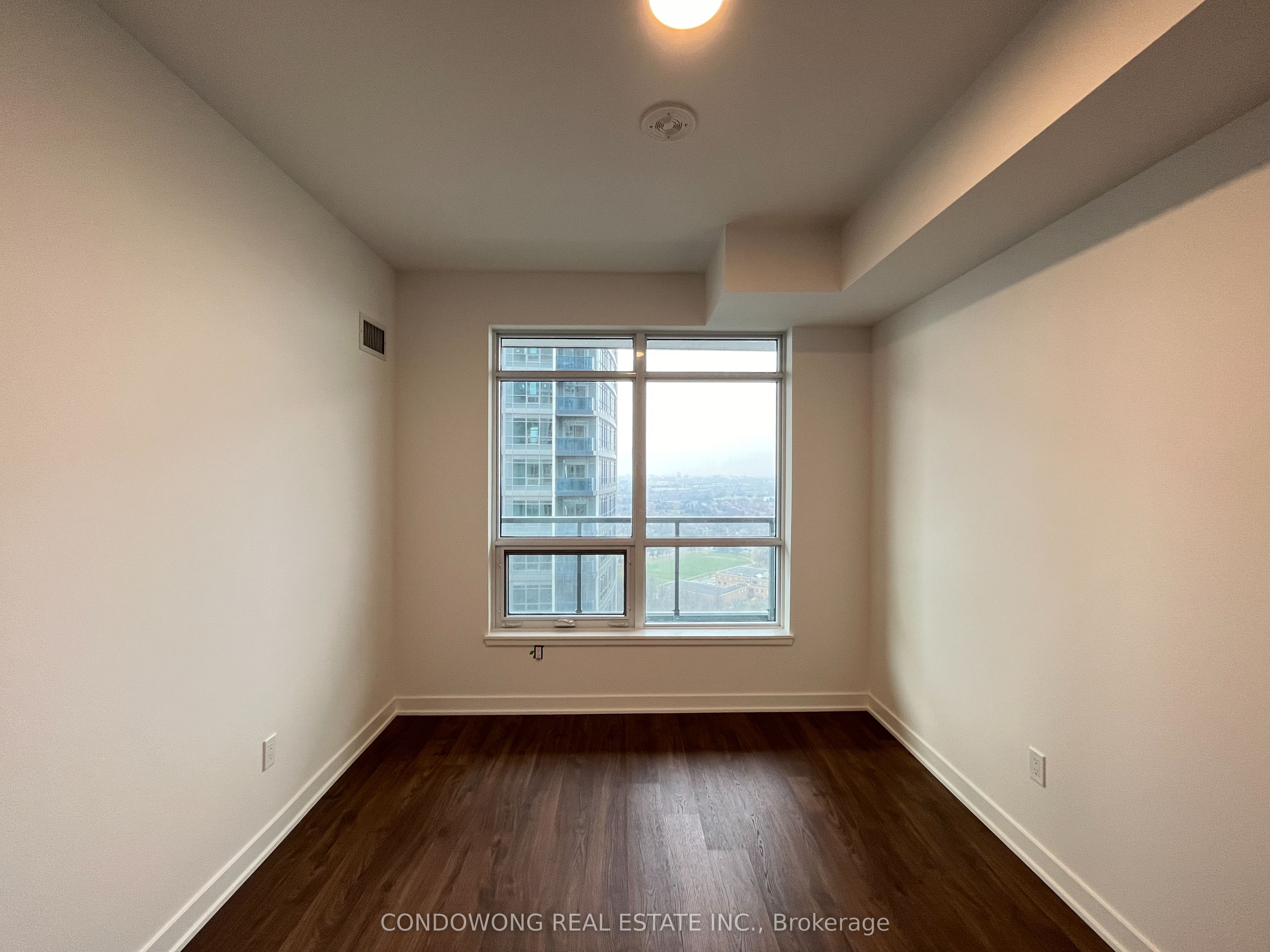 Photo 33 of 50 Upper Mall Way E, Vaughan, Brownridge — HOMEH
