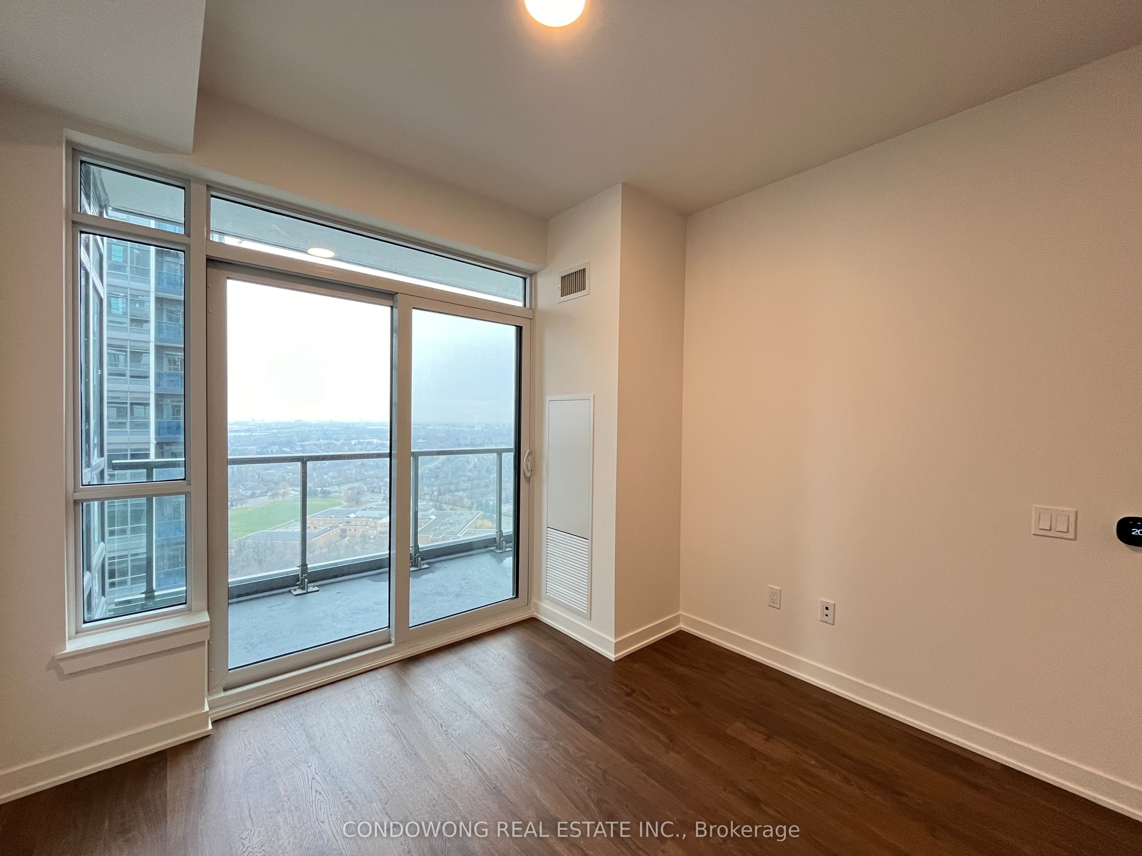 Photo 31 of 50 Upper Mall Way E, Vaughan, Brownridge — HOMEH