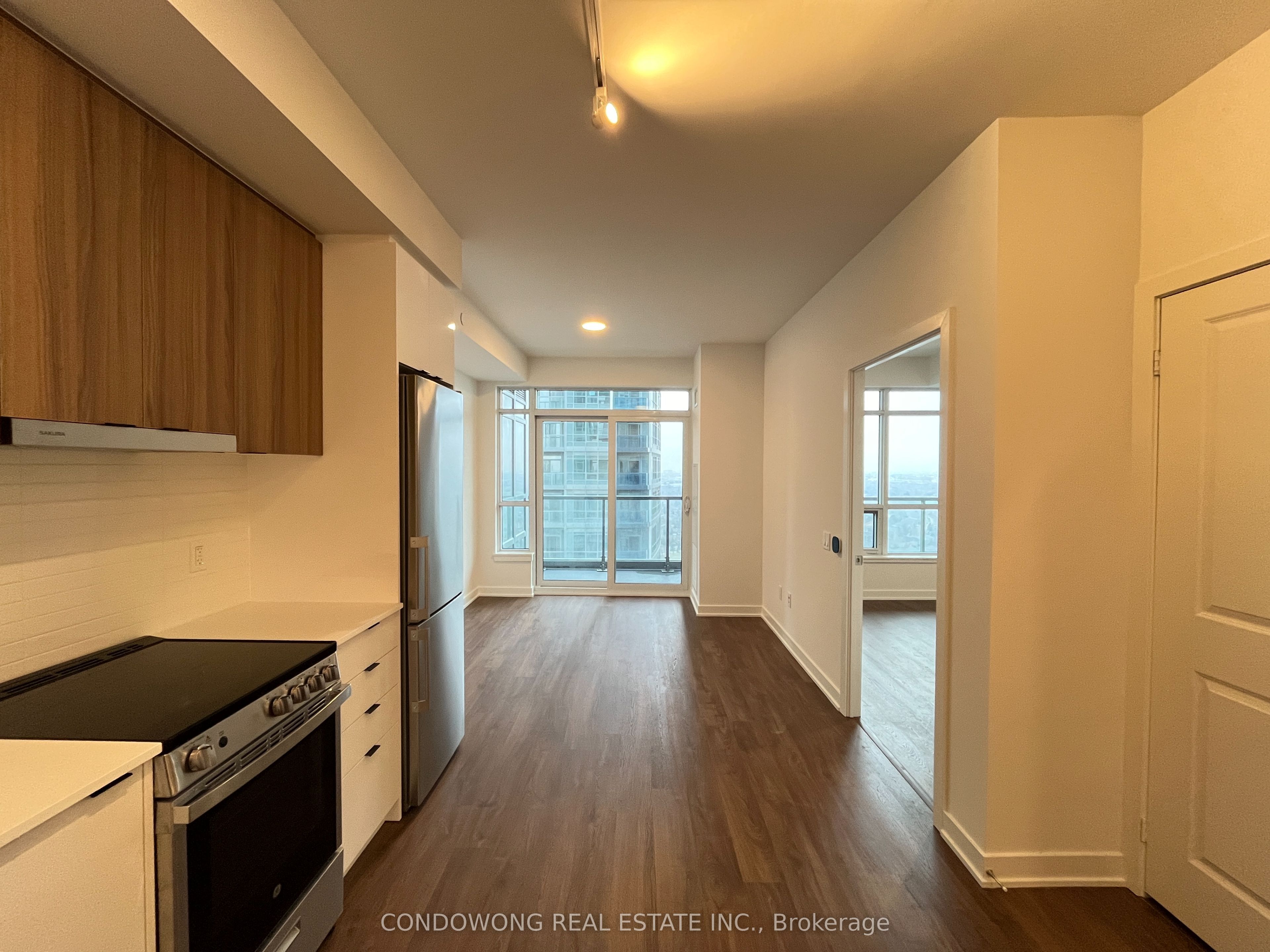 Photo 29 of 50 Upper Mall Way E, Vaughan, Brownridge — HOMEH