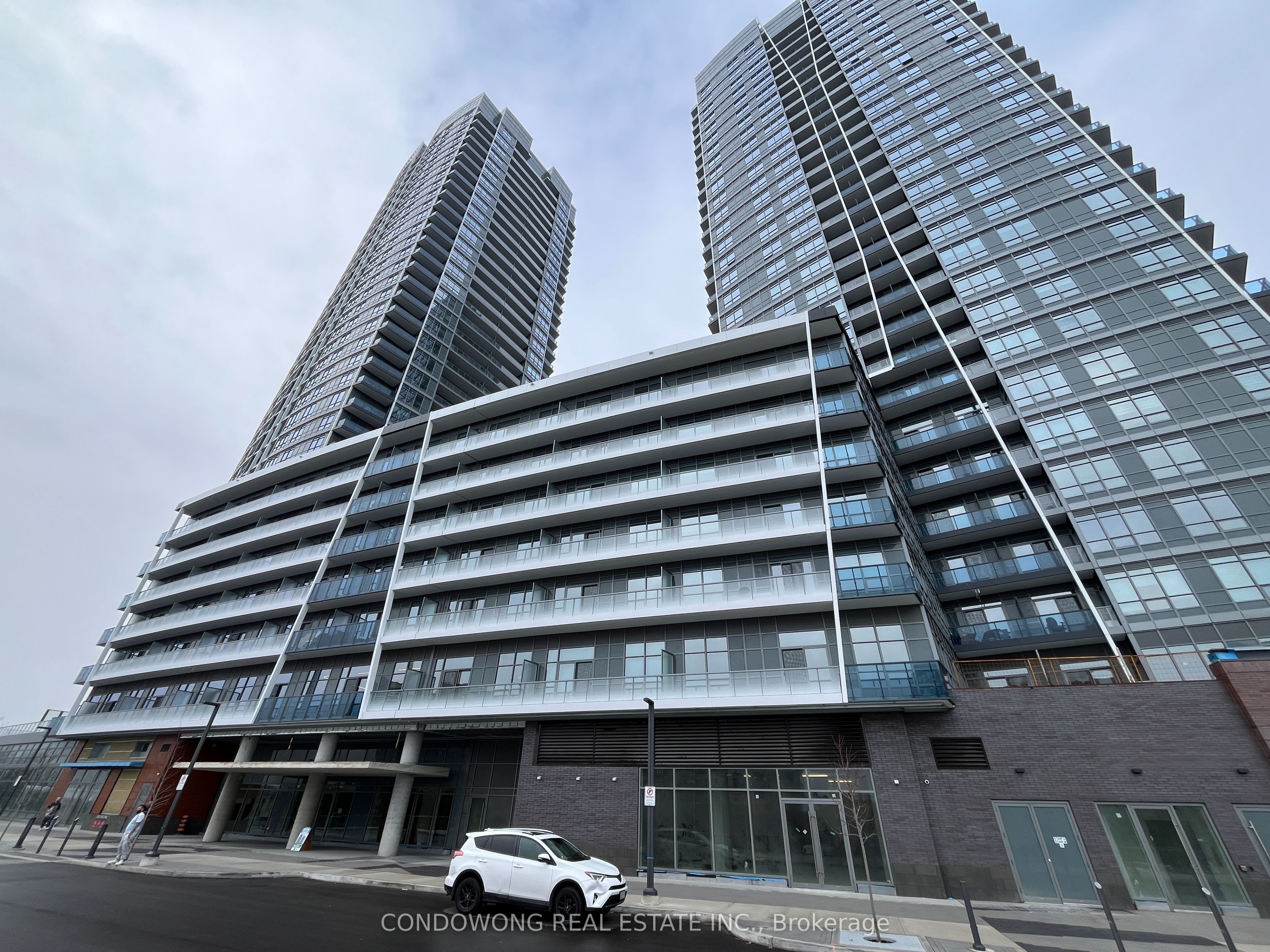 Photo 42 of 50 Upper Mall Way E, Vaughan, Brownridge — HOMEH