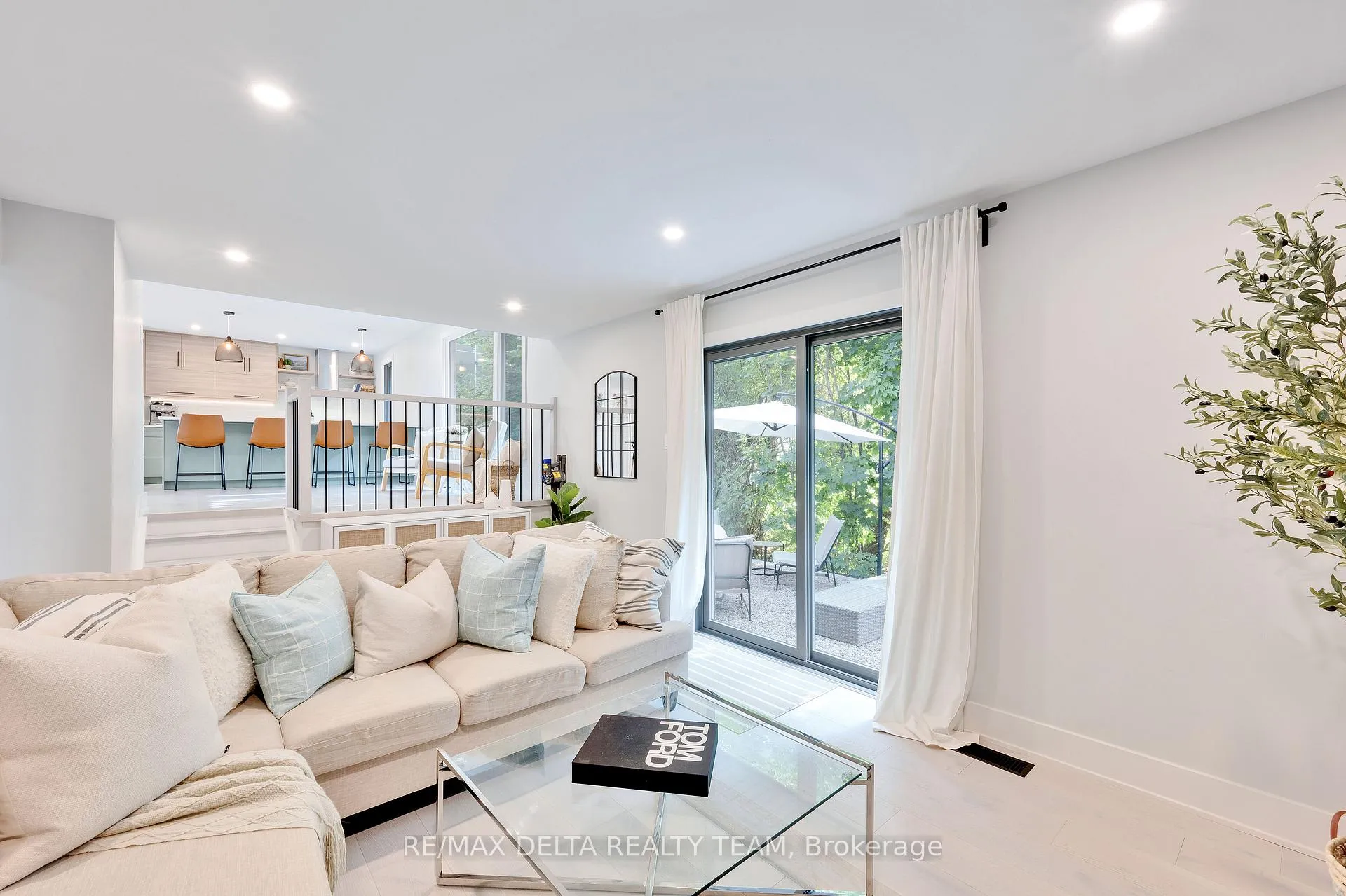 Photo 14 of 2556 Gravelle Crescent, Ottawa, Blackburn Hamlet — HOMEH