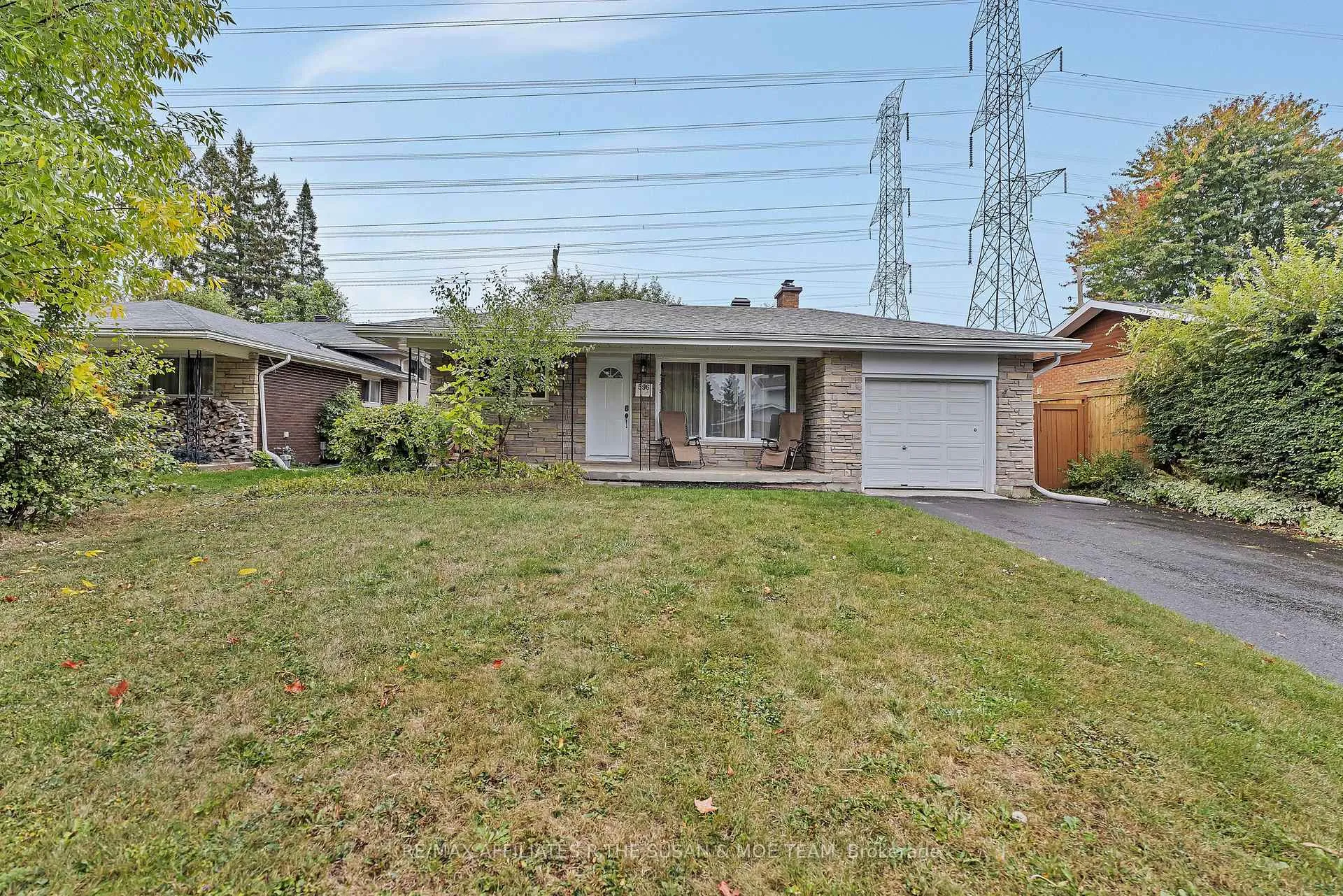 Photo 2 of 596 Dickinson Avenue, Ottawa, Riverside Park South — HOMEH