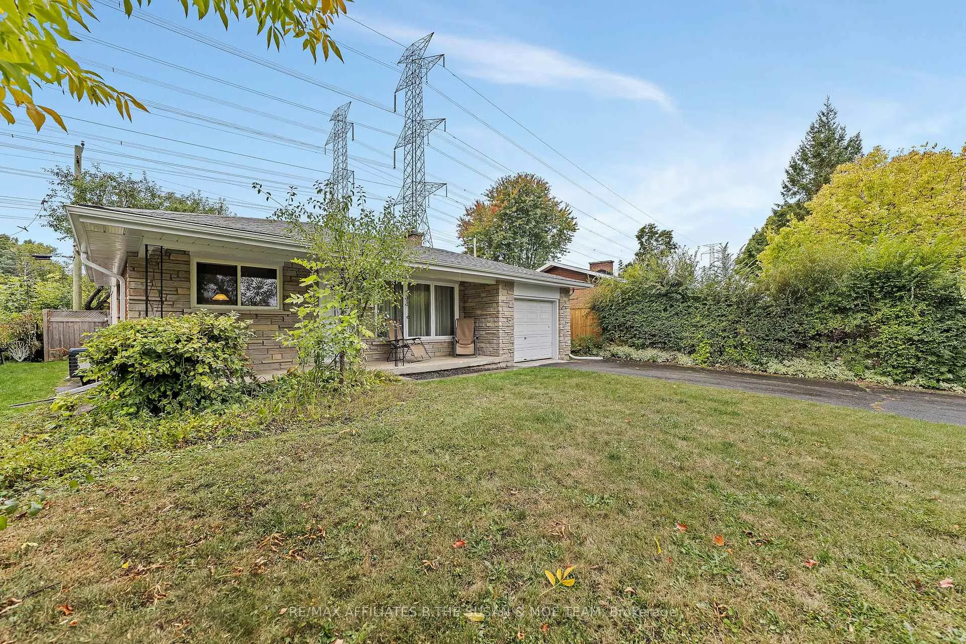 Photo 10 of 596 Dickinson Avenue, Ottawa, Riverside Park South — HOMEH