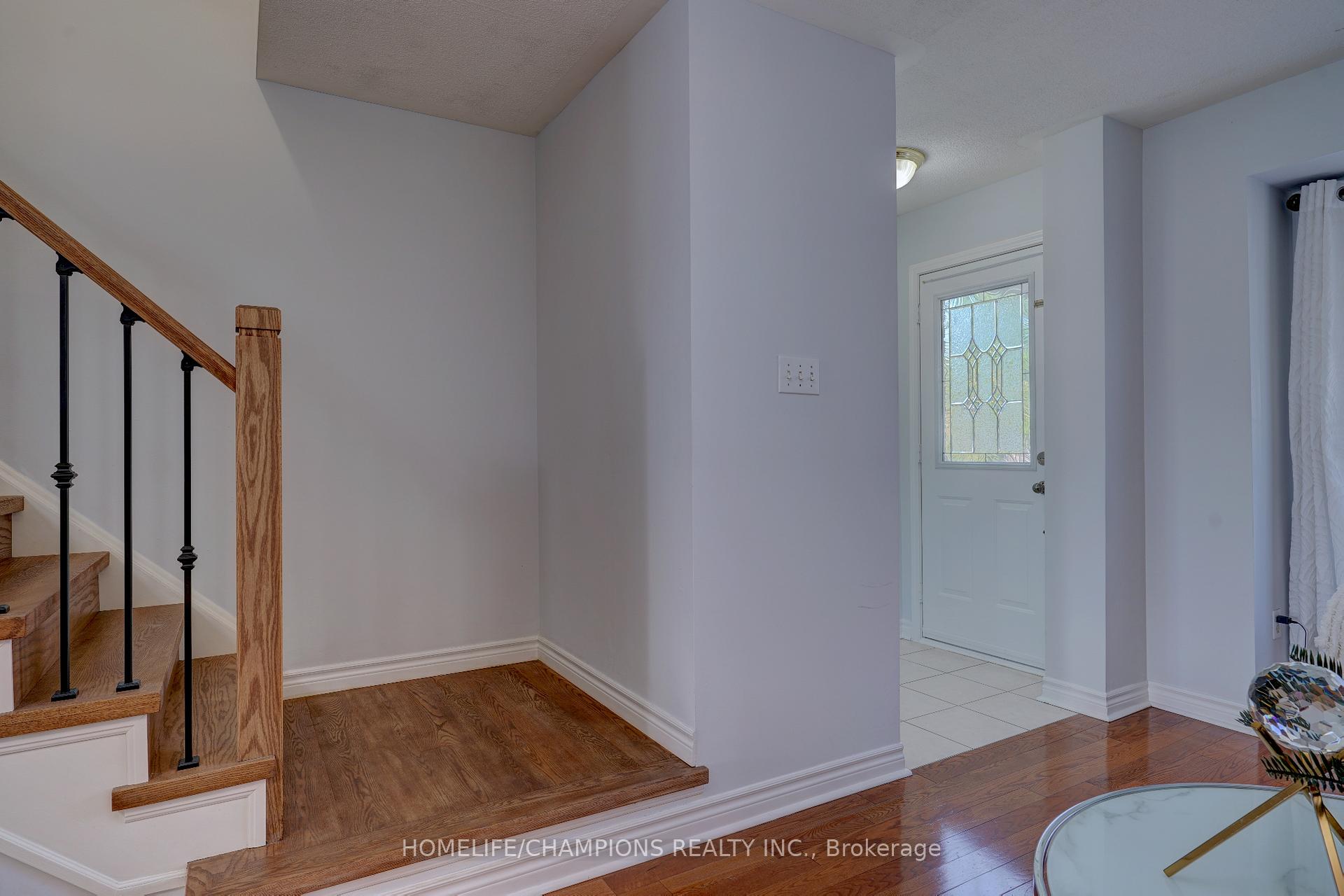Photo 3 of 145 Raponi Circle, Scarborough, Rouge — HOMEH