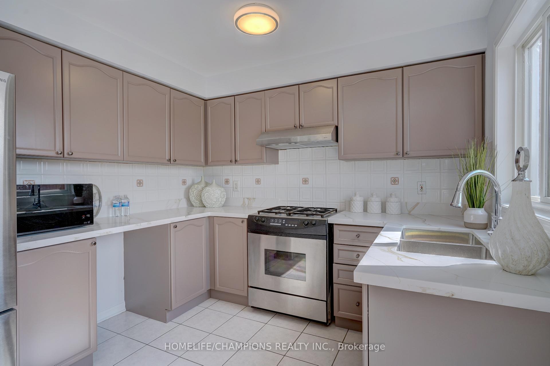 Photo 13 of 145 Raponi Circle, Scarborough, Rouge — HOMEH