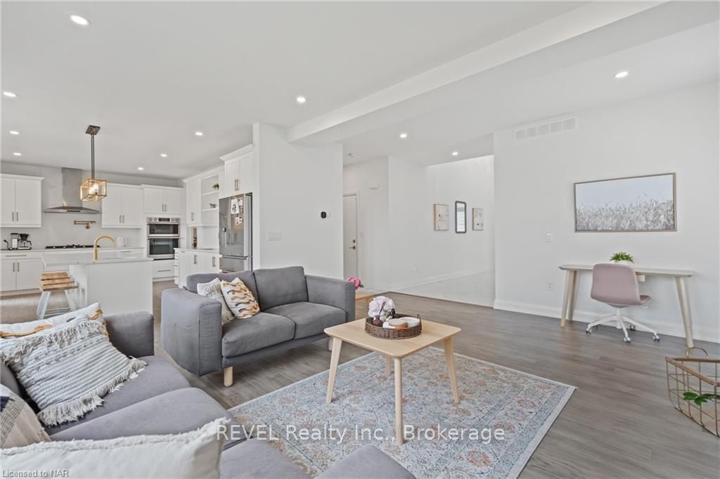 Photo 10 of 24 Sparkle Drive, Thorold, Rolling Meadows — HOMEH