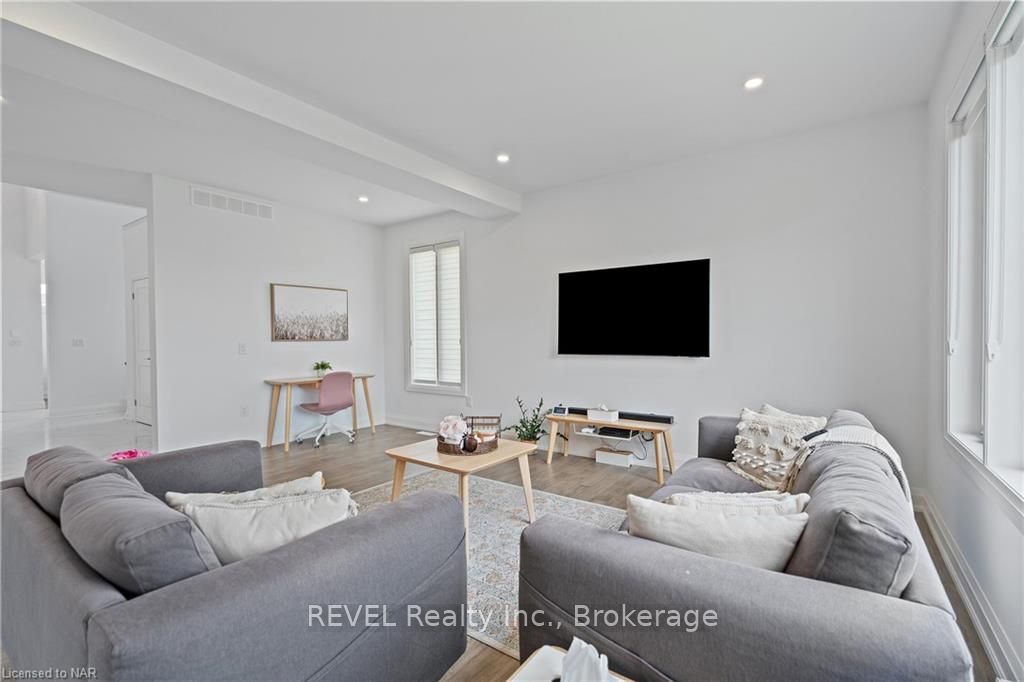 Photo 11 of 24 Sparkle Drive, Thorold, Rolling Meadows — HOMEH