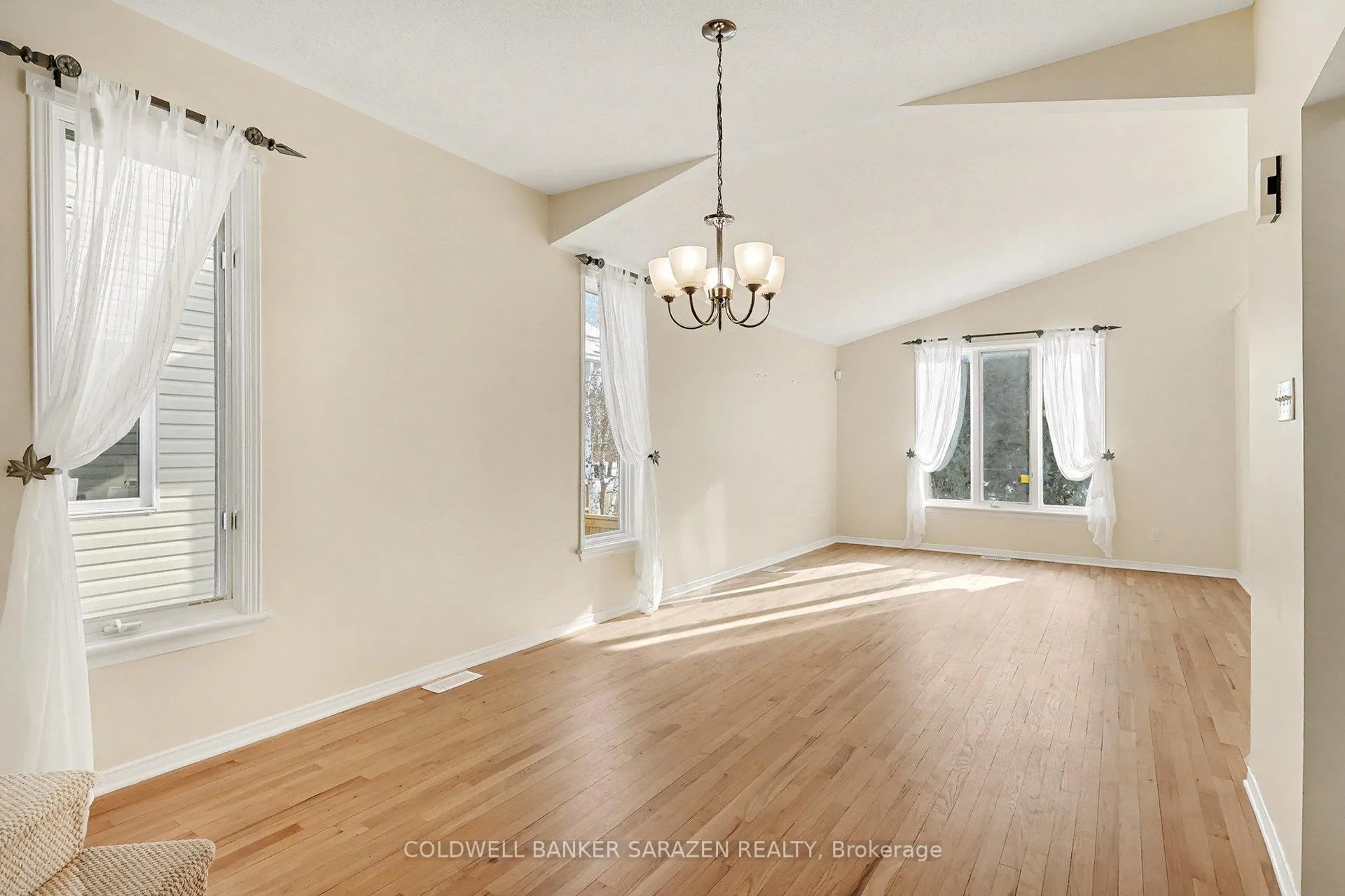 Photo 4 of 5132 Lerner Way, Ottawa, Beacon Hill South — HOMEH
