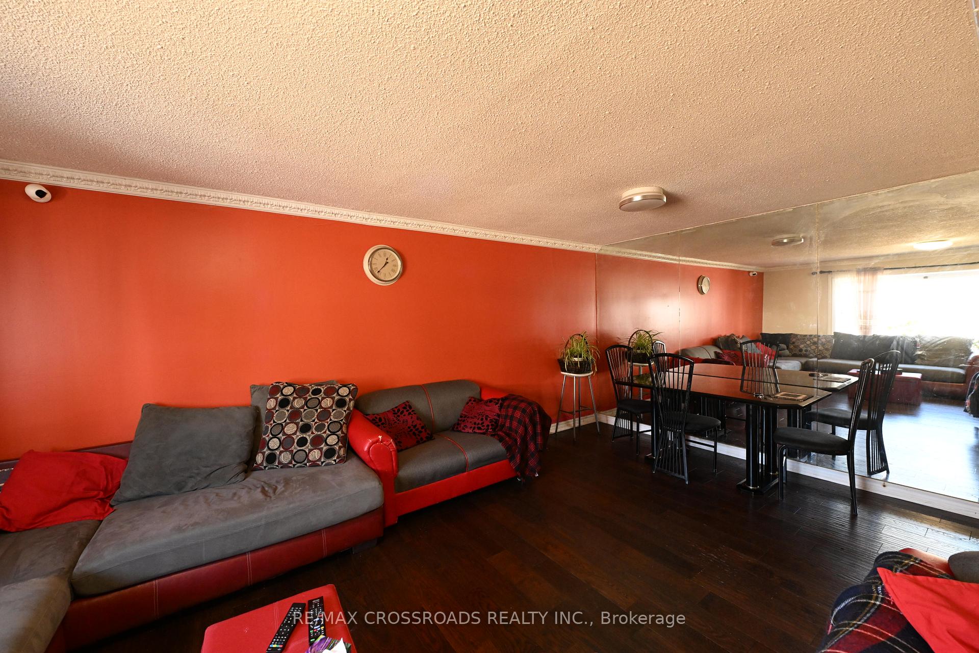 Photo 2 of 41 Gemshaw Crescent, Scarborough, Malvern — HOMEH