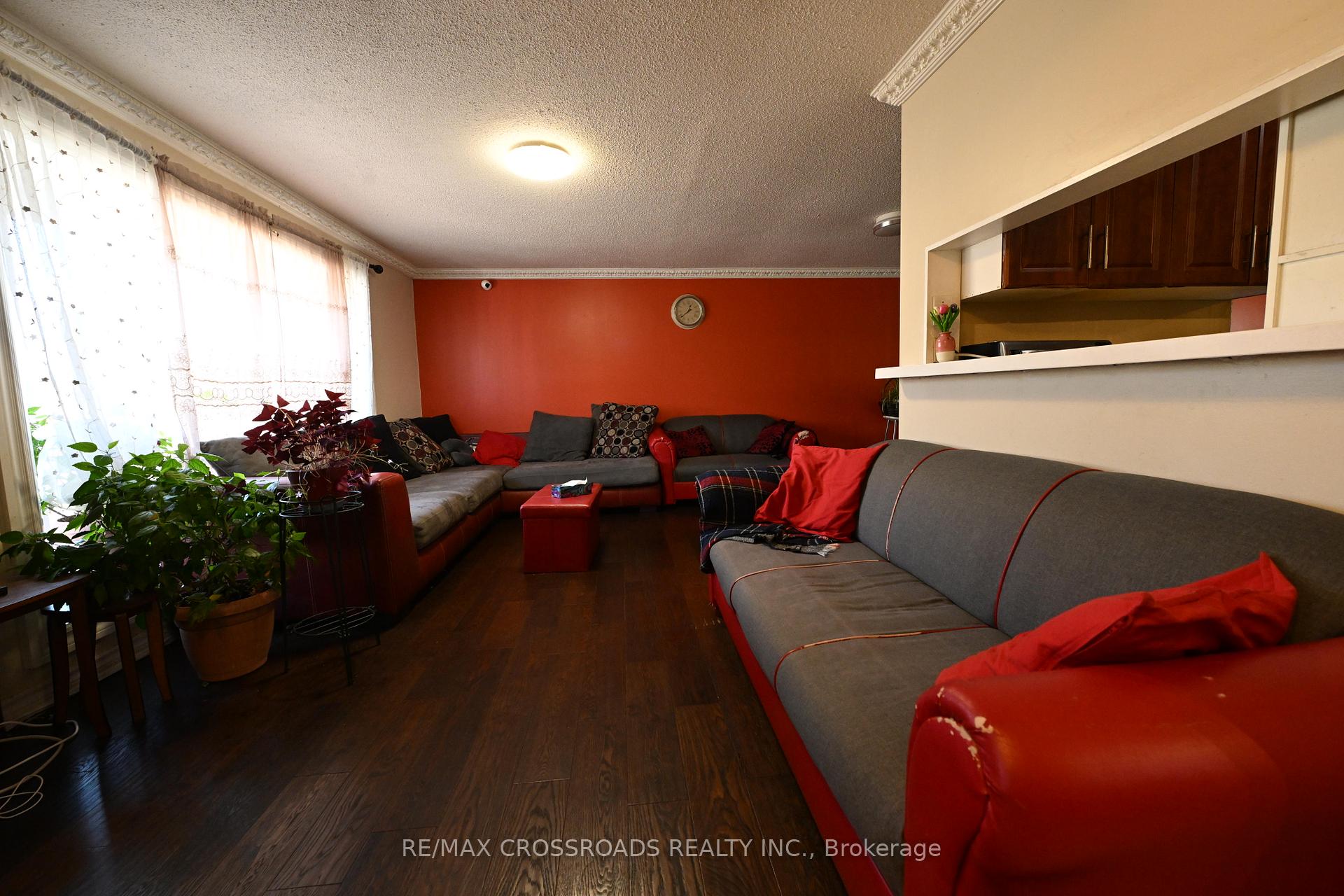 Photo 3 of 41 Gemshaw Crescent, Scarborough, Malvern — HOMEH