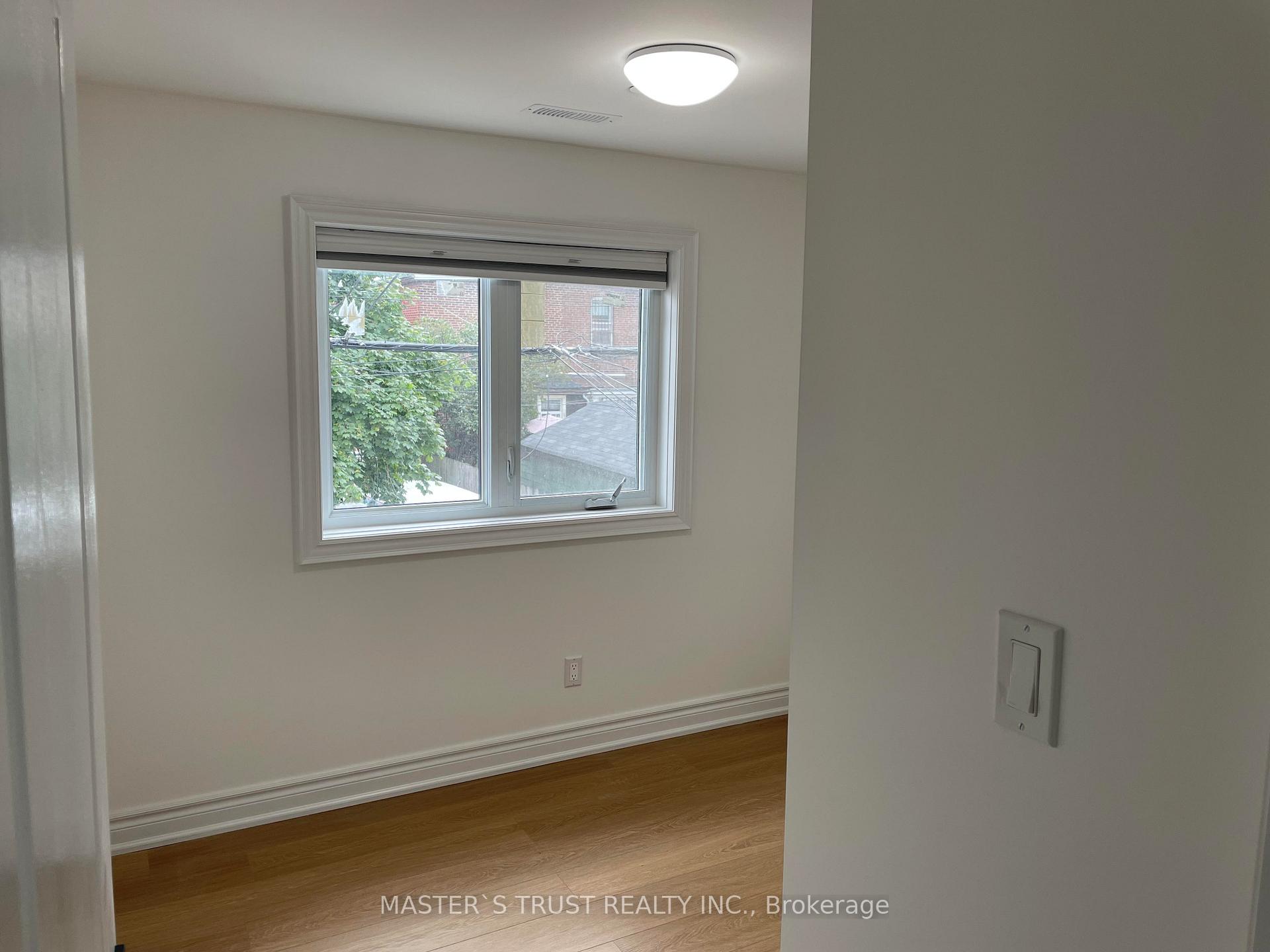Photo 6 of Unit Unit4, 246 Lippincott Street, Toronto, University — HOMEH