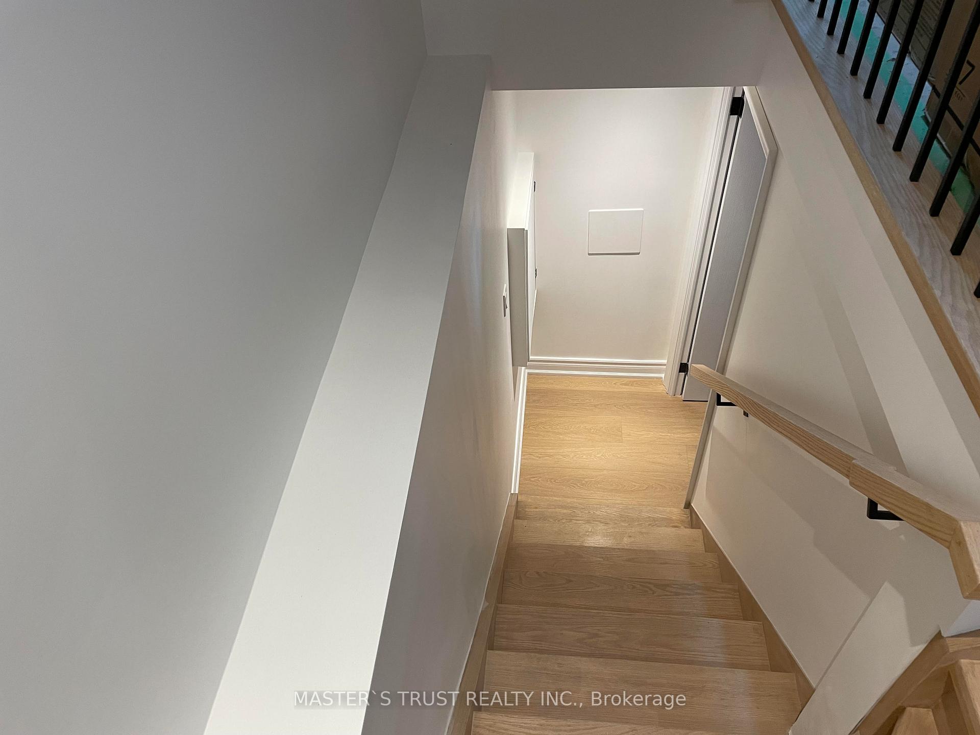 Photo 9 of Unit Unit4, 246 Lippincott Street, Toronto, University — HOMEH