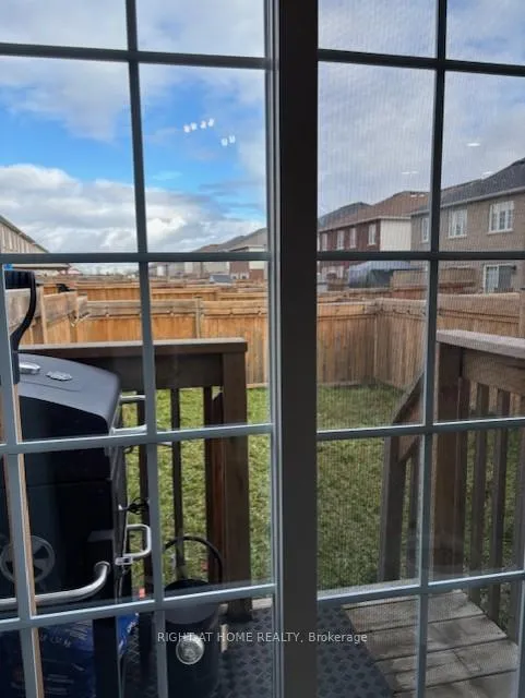 Photo 199 of 106 Whitefoot Crescent, Ajax, South East — HOMEH