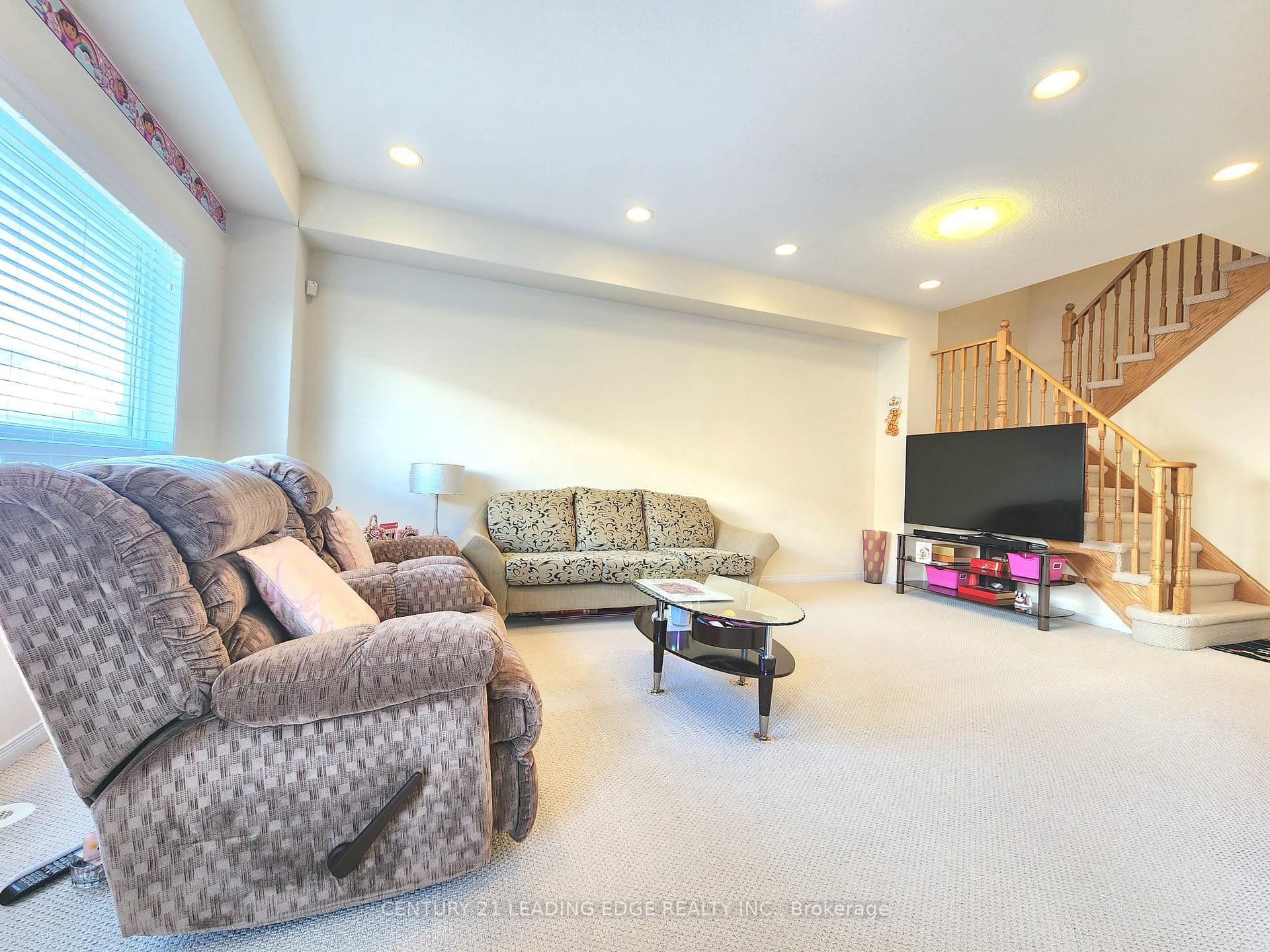 Photo 4 of 146 Gristone Crescent, Scarborough, Rouge — HOMEH