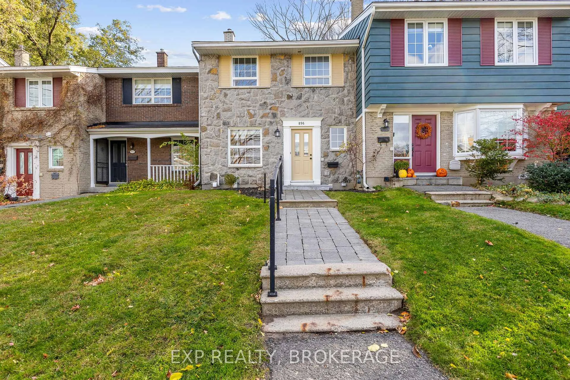 Photo 15 of 896 Walkley Road, Ottawa, Riverside Park South — HOMEH