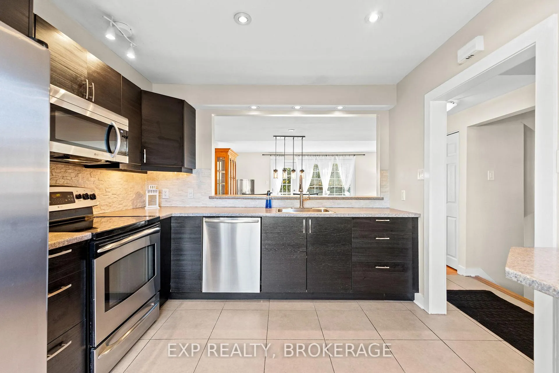 Photo 54 of 896 Walkley Road, Ottawa, Riverside Park South — HOMEH