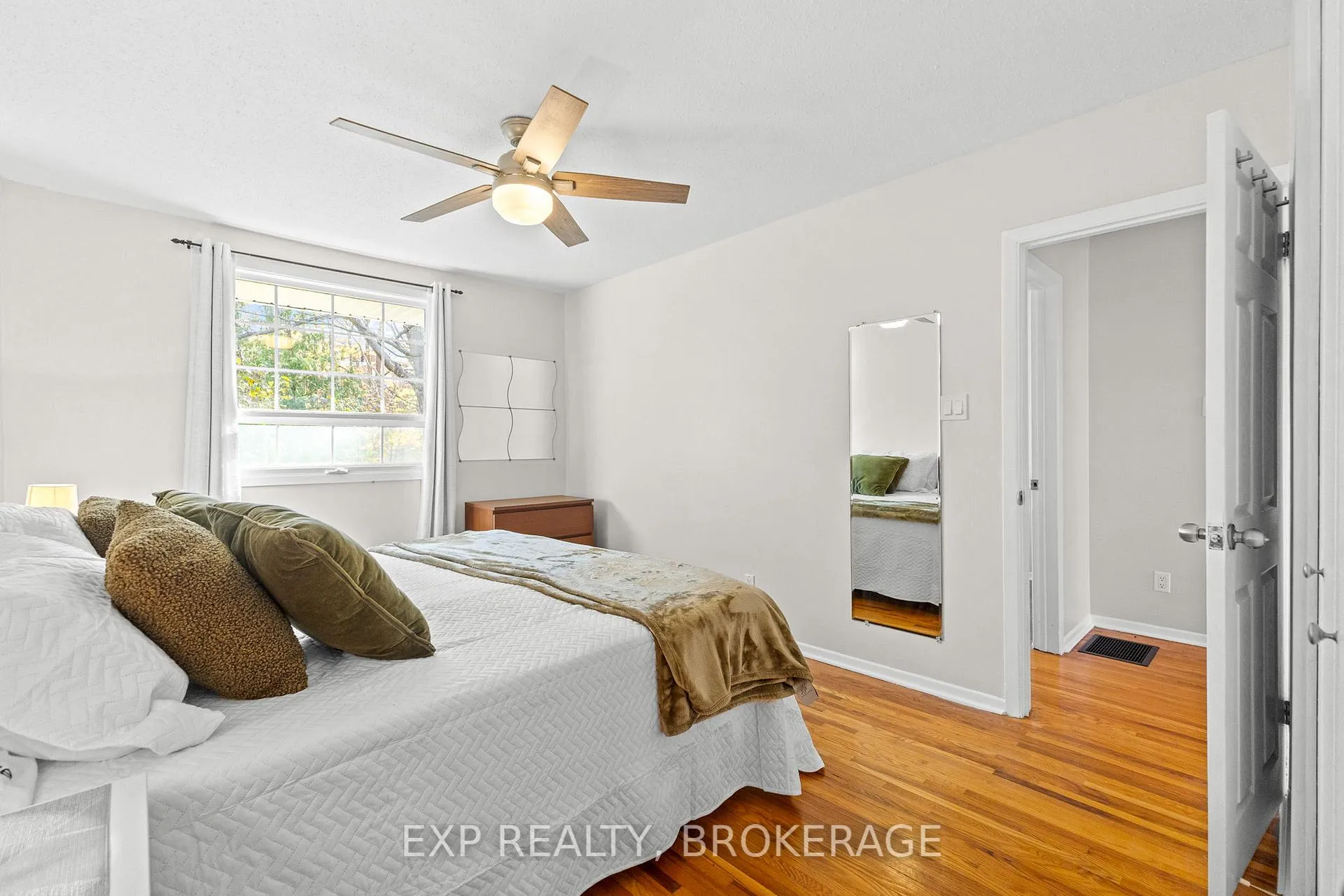 Photo 174 of 896 Walkley Road, Ottawa, Riverside Park South — HOMEH