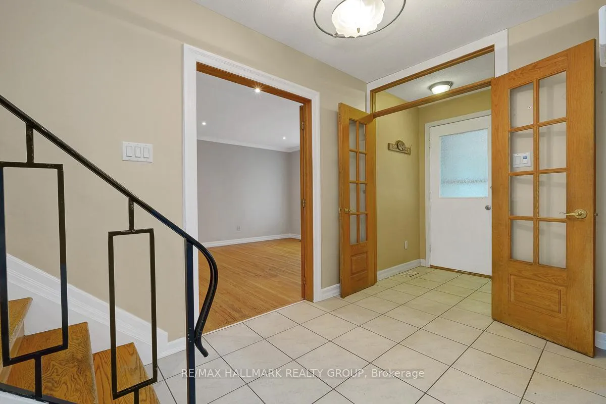 Photo 11 of 2149 Hubbard Crescent, Ottawa, Beacon Hill North — HOMEH