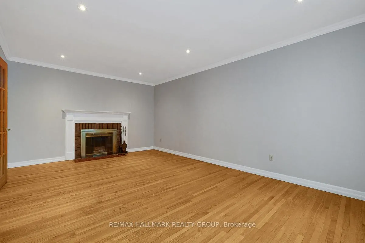 Photo 34 of 2149 Hubbard Crescent, Ottawa, Beacon Hill North — HOMEH