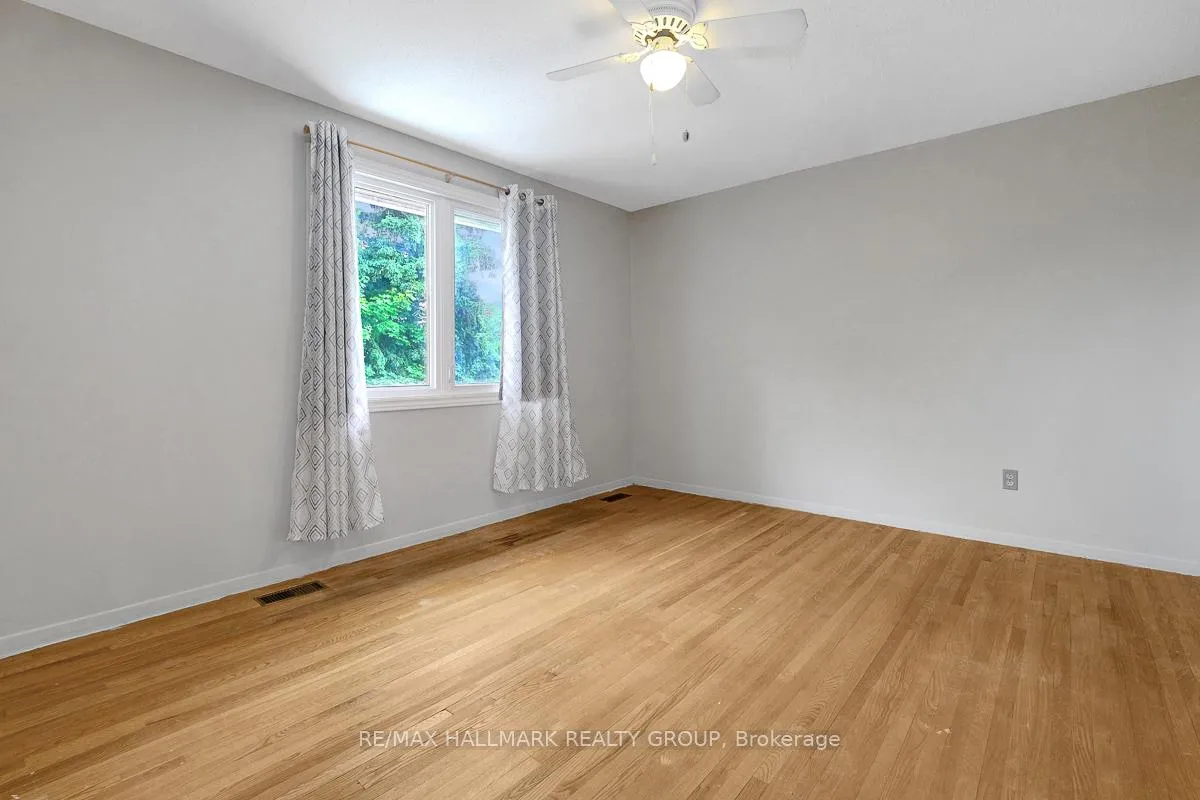 Photo 119 of 2149 Hubbard Crescent, Ottawa, Beacon Hill North — HOMEH