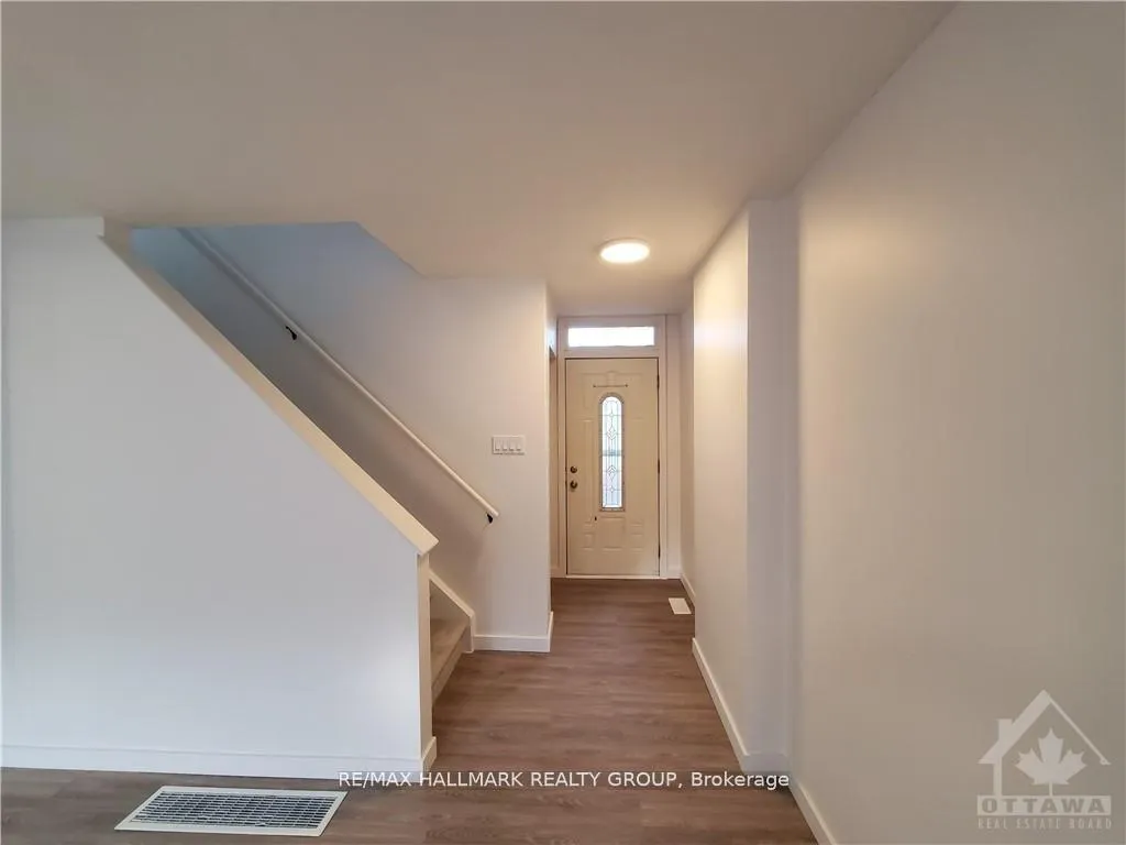 Photo 16 of 12 Tybalt Crescent, Ottawa, Westcliffe Estates — HOMEH