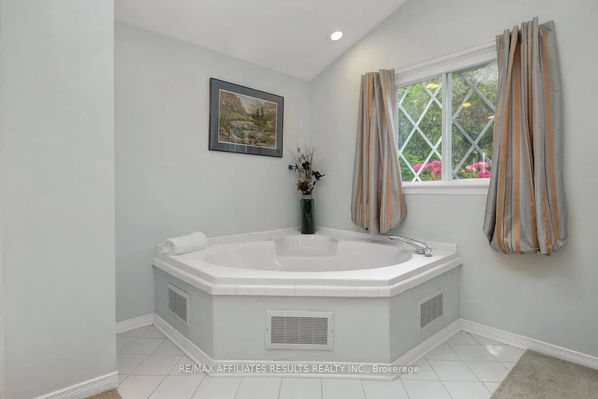 Photo 194 of 2 Wedgewood Crescent, Ottawa, Blackburn Hamlet — HOMEH
