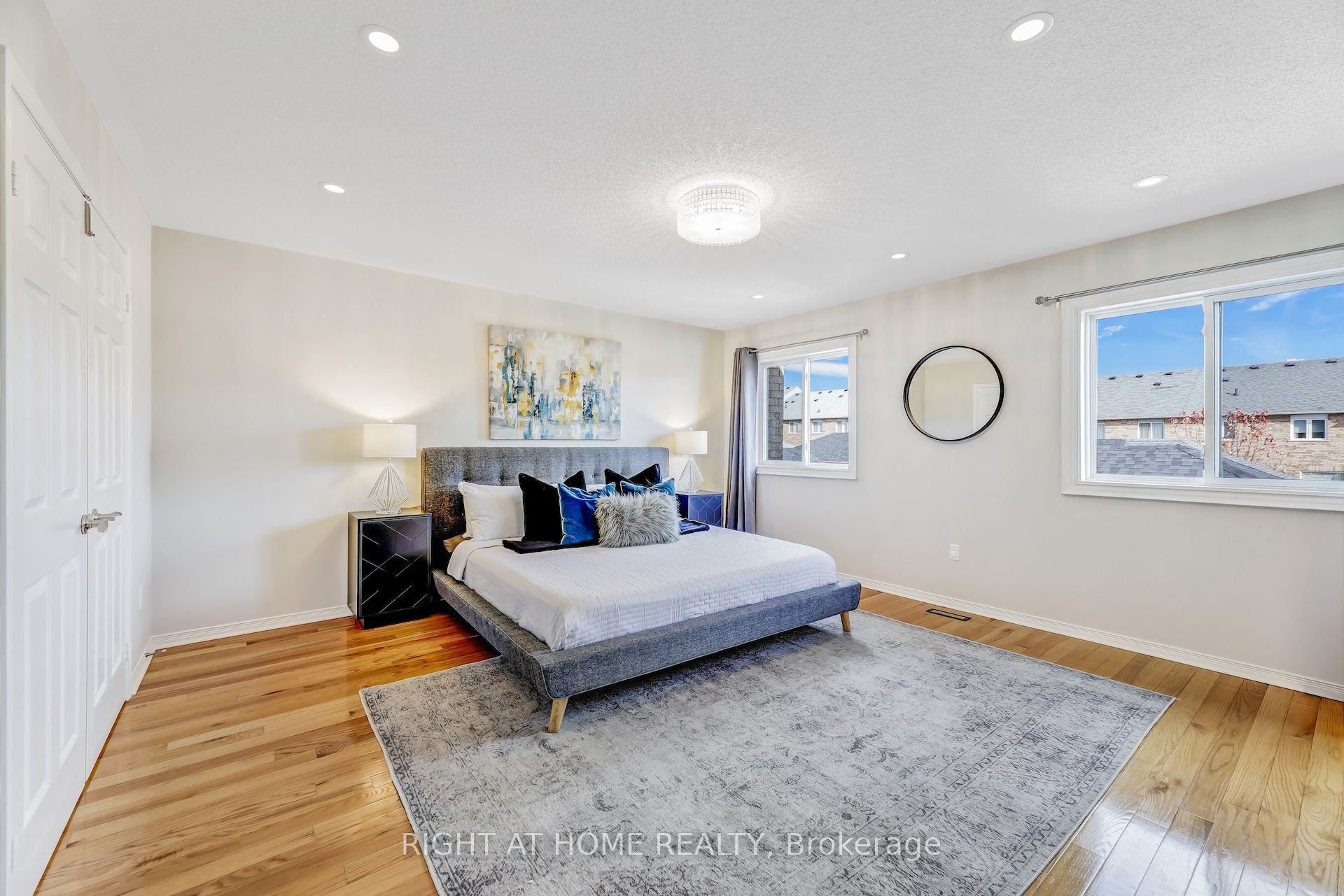 Photo 63 of 642 Confederation Parkway, Vaughan, Concord — HOMEH