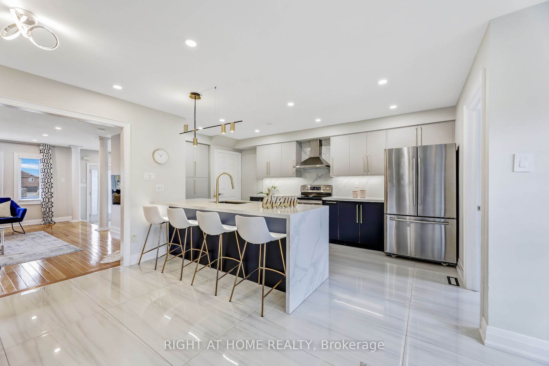 Photo 56 of 642 Confederation Parkway, Vaughan, Concord — HOMEH