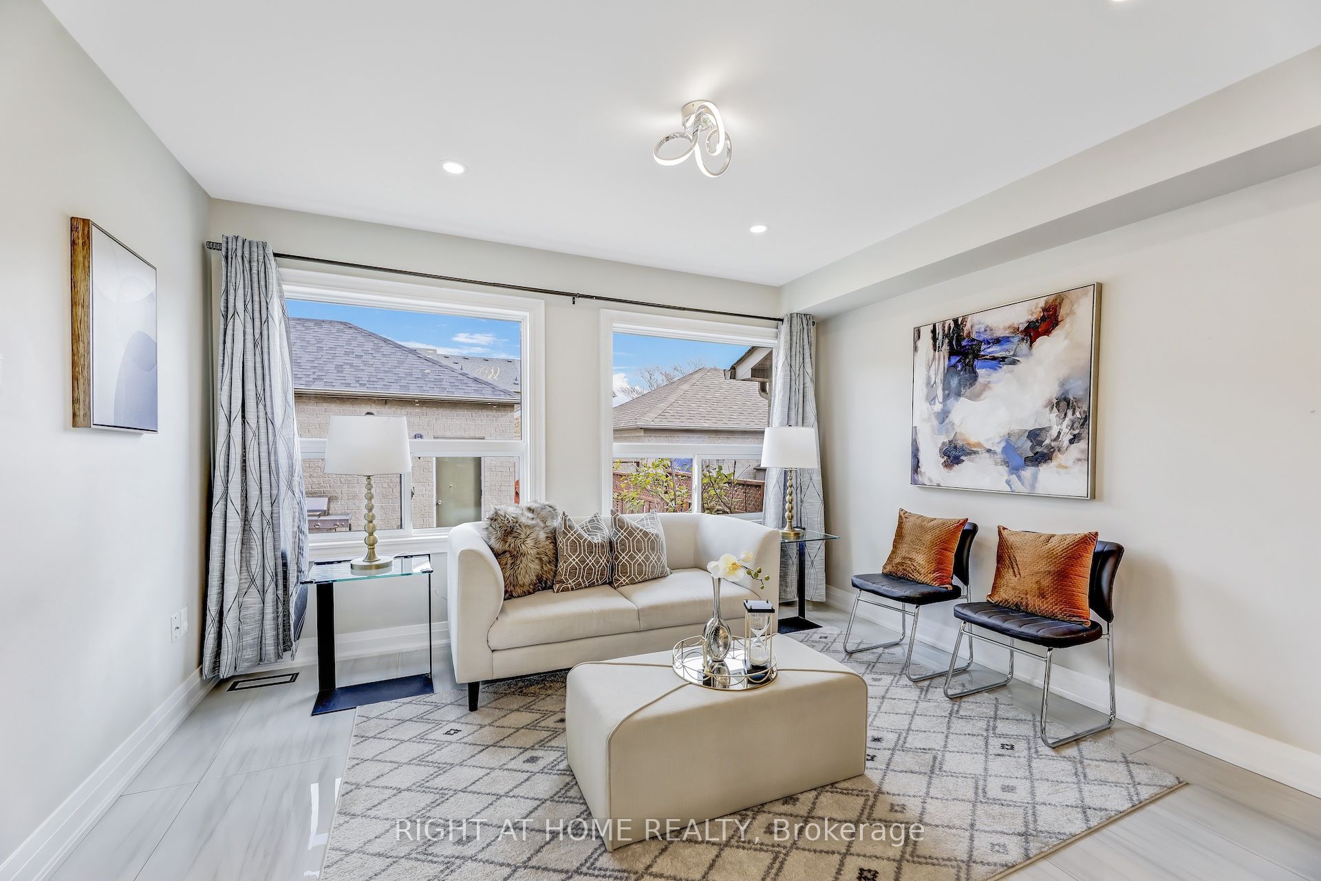 Photo 53 of 642 Confederation Parkway, Vaughan, Concord — HOMEH